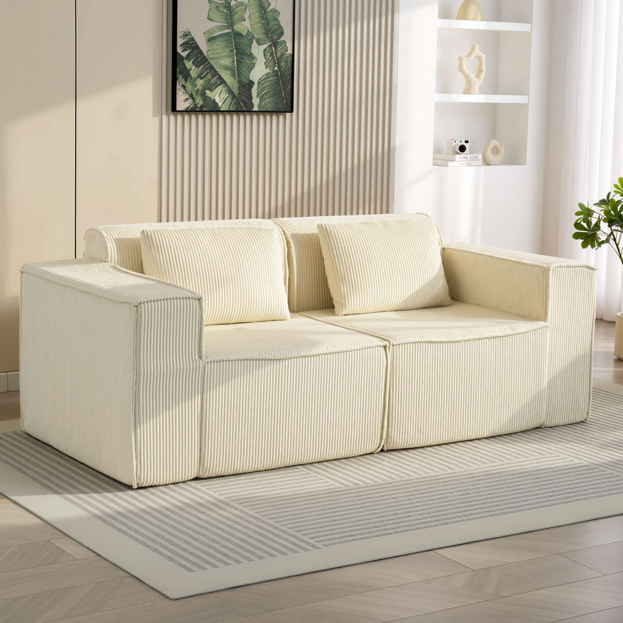 3-sitssoffa, manteltyg, breda armstöd, 2 kuddar, beige