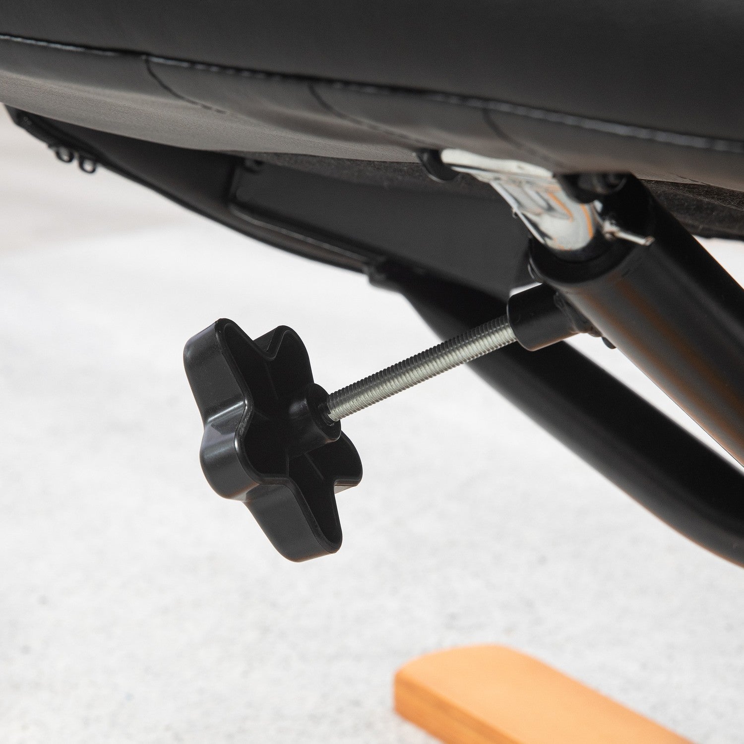 Liggstol med pall, 360° vridbar, konstläder, svart