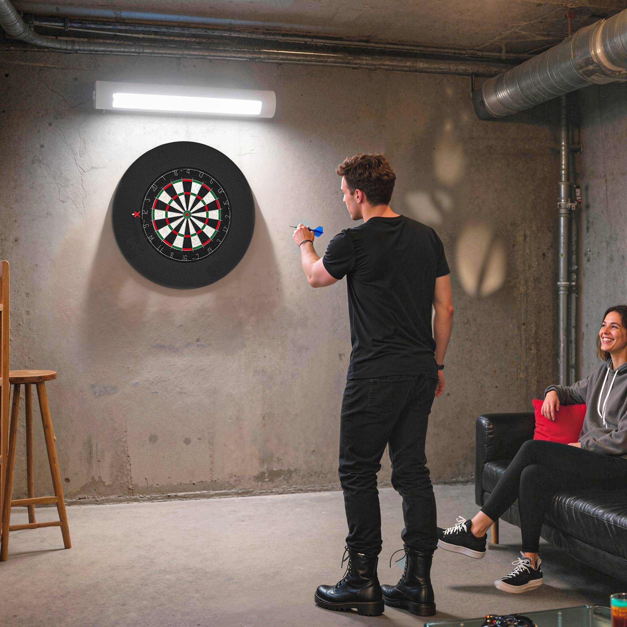 Darttavleset med sisalbräda, säkerhetsring, 6 stålpilar