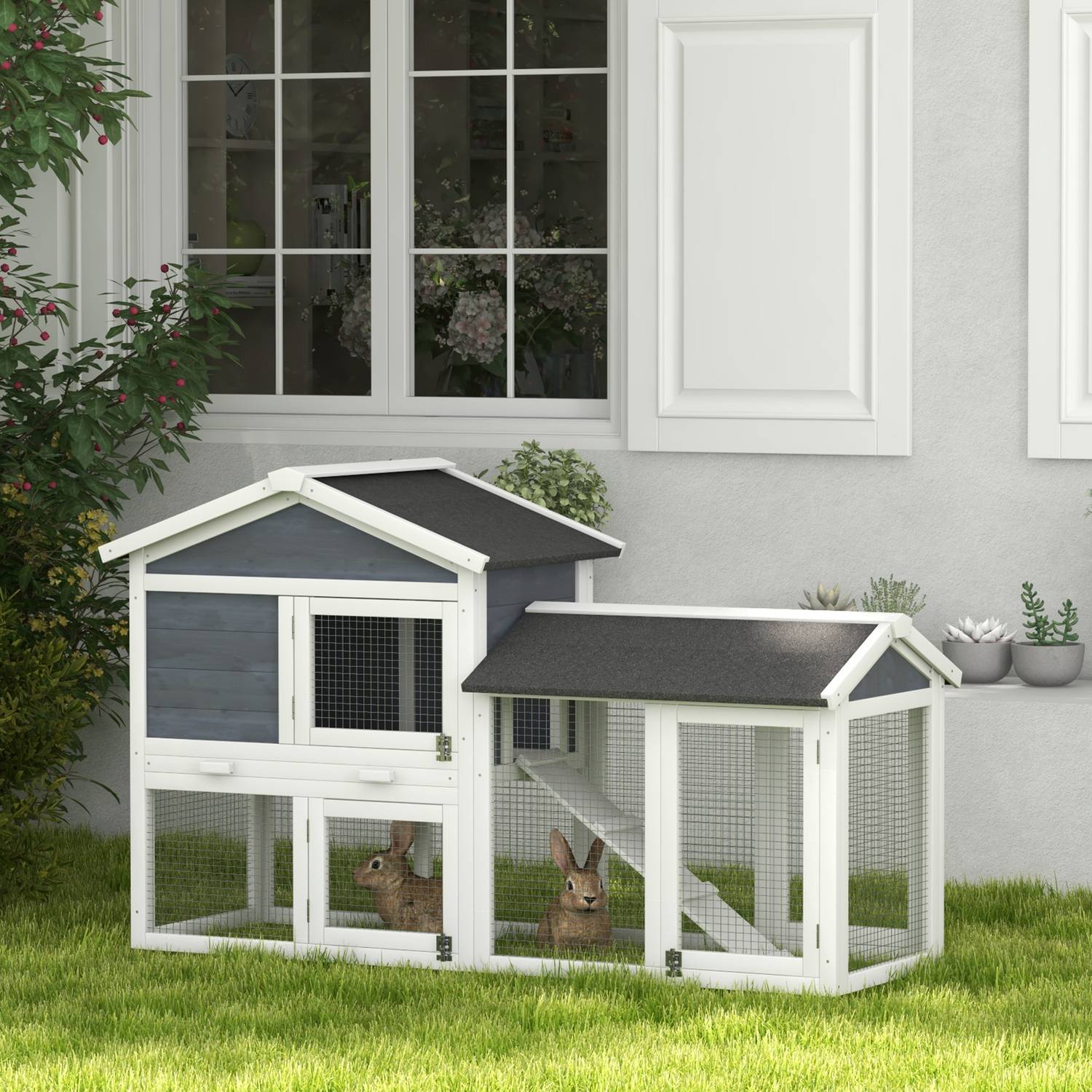 Djurbur med gård, gran, 147 x 54 x 84 cm, grå