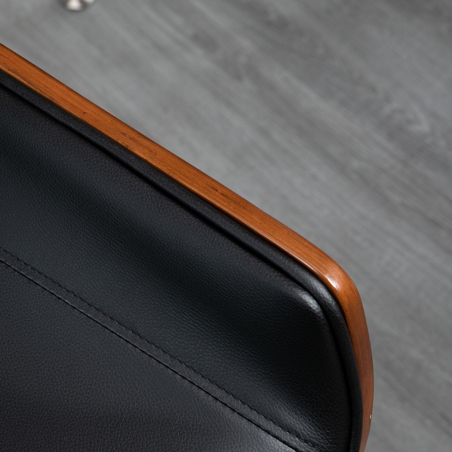 Ergonomisk kontorsstol i svart konstläder, gungande, 120 kg kapacitet