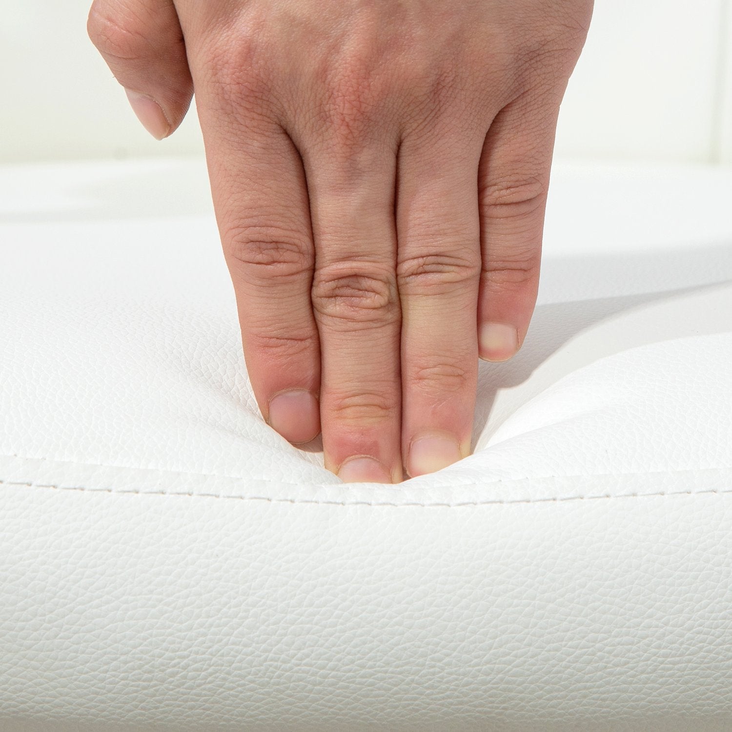 Ergonomisk kontorsstol med armstöd, vit läder-look