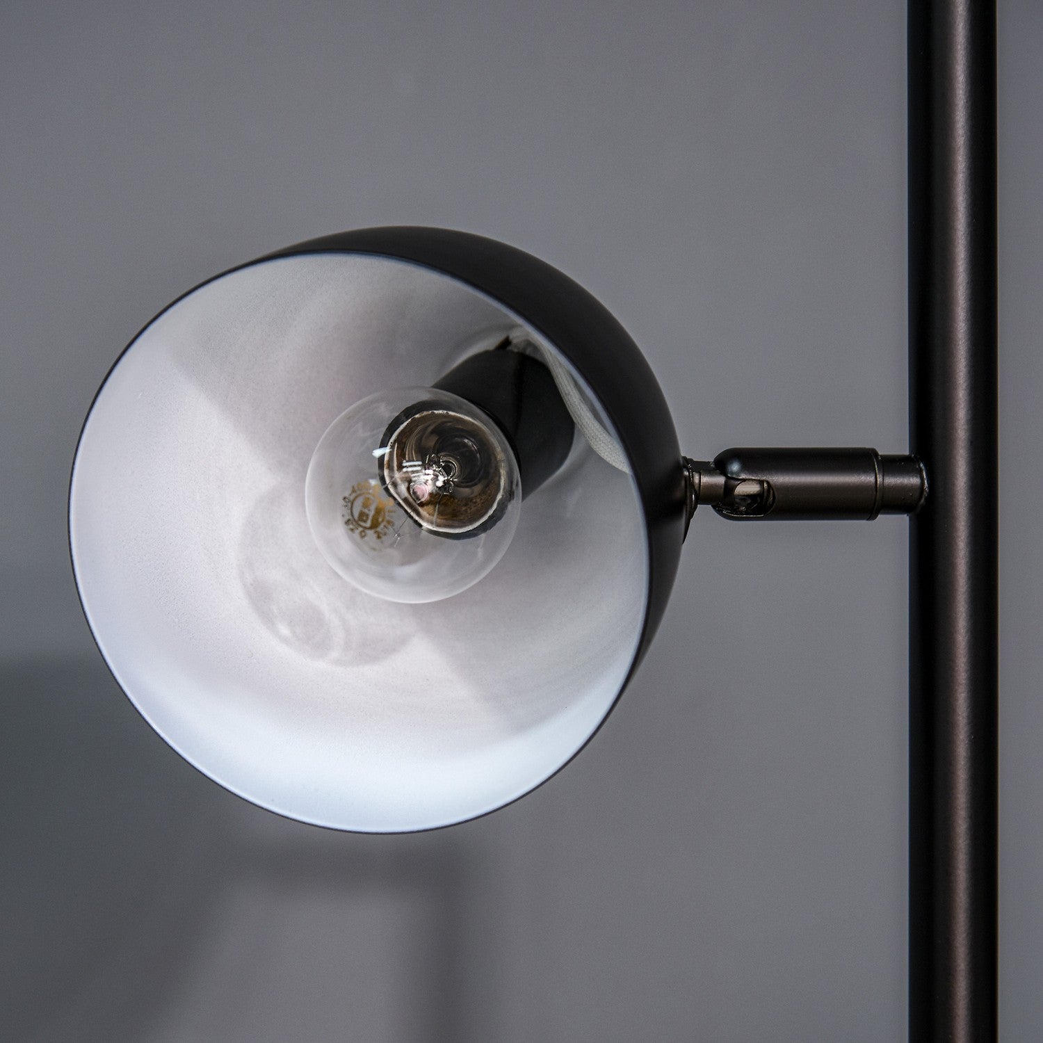 Industrigolvlampa – Justerbara stållampskärmar, svart