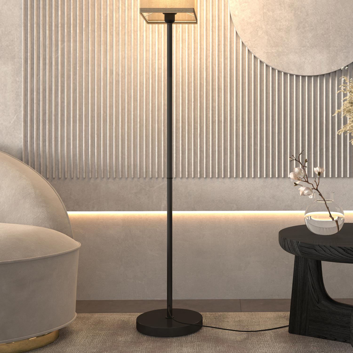 Modern svart golvlampa med linne-look skärm, fotkontakt