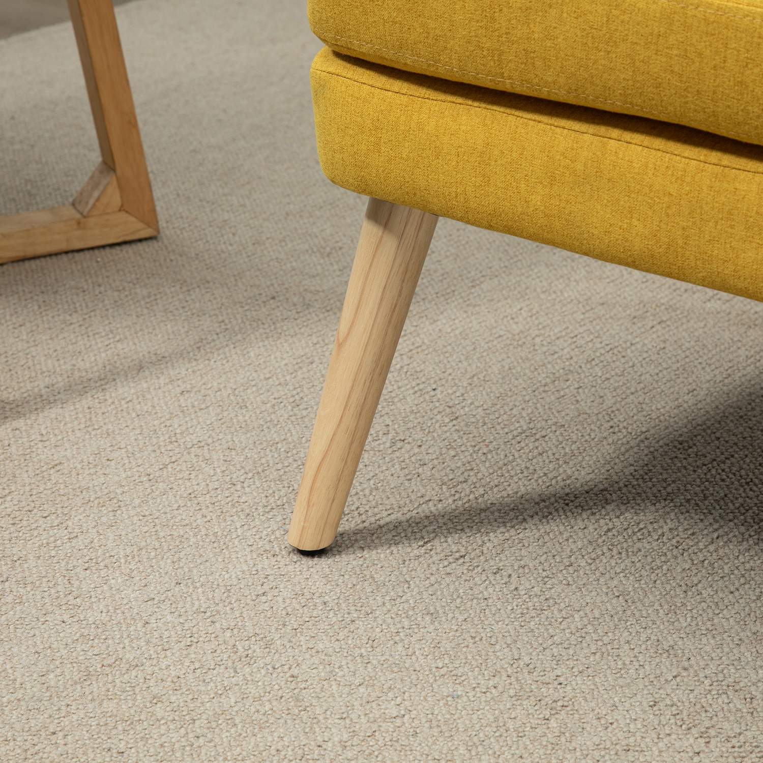 Gul stoppad matstol med armstöd – Linen Touch