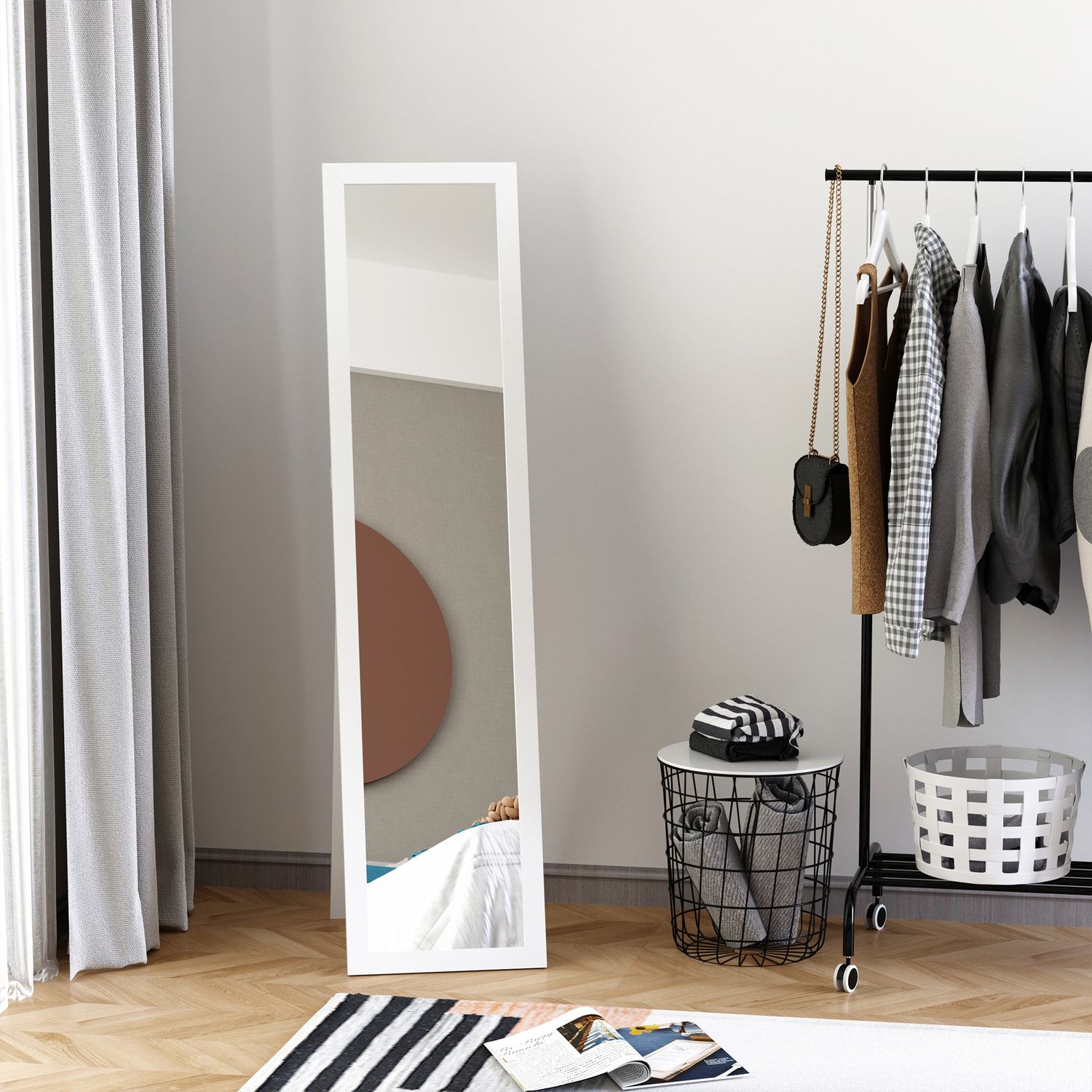 Hellängdsspegel 154x37cm med stativ – vit ram