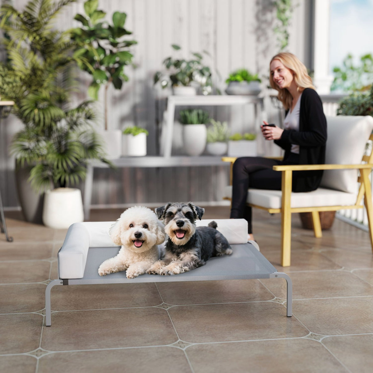 Utendørs hundeseng, hevet hundeseng for mellomstore hunder, med L-formet pute, 110x75x30 cm, lysegrå