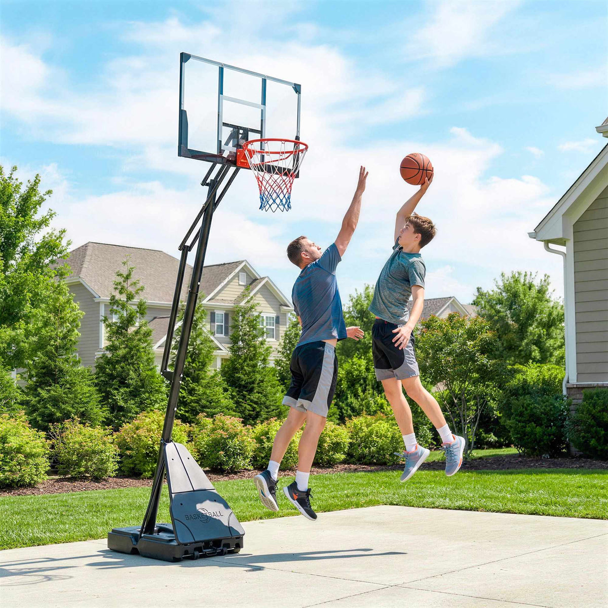 Justerbar basketballkurv 2,45–3,05 m med returbaner