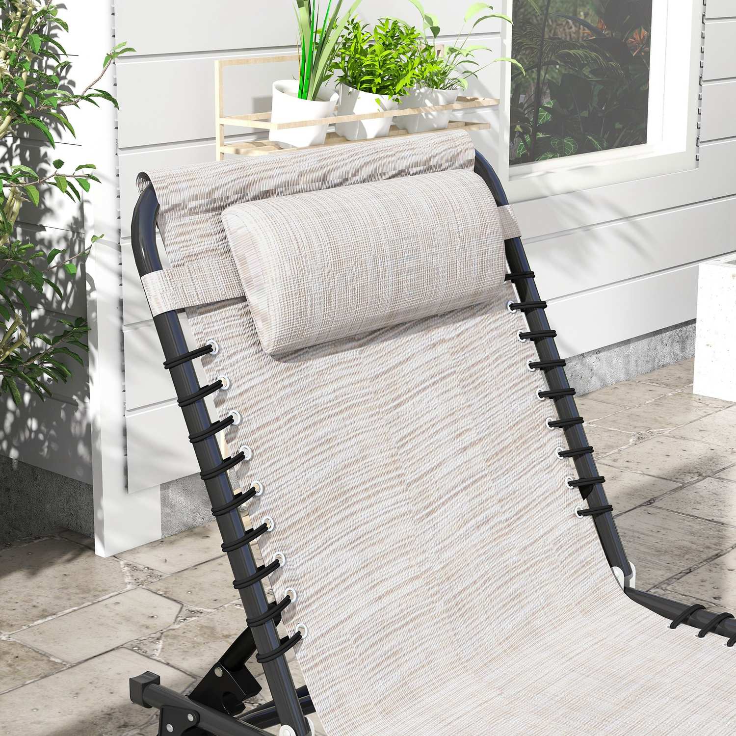 Justerbar beige solstol med 4-stegs ryggstöd