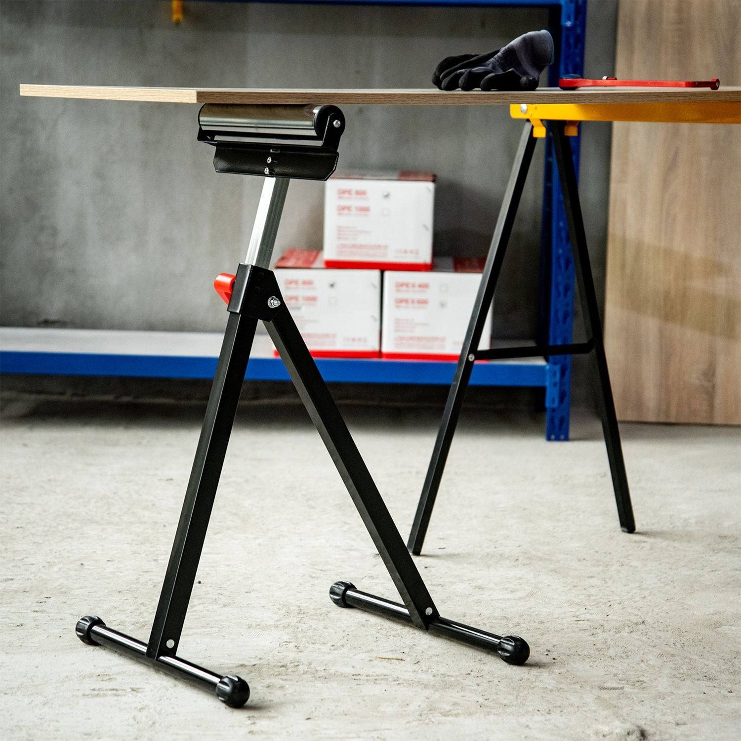 Justerbar rullbock – metall, 90 kg kapacitet, svart