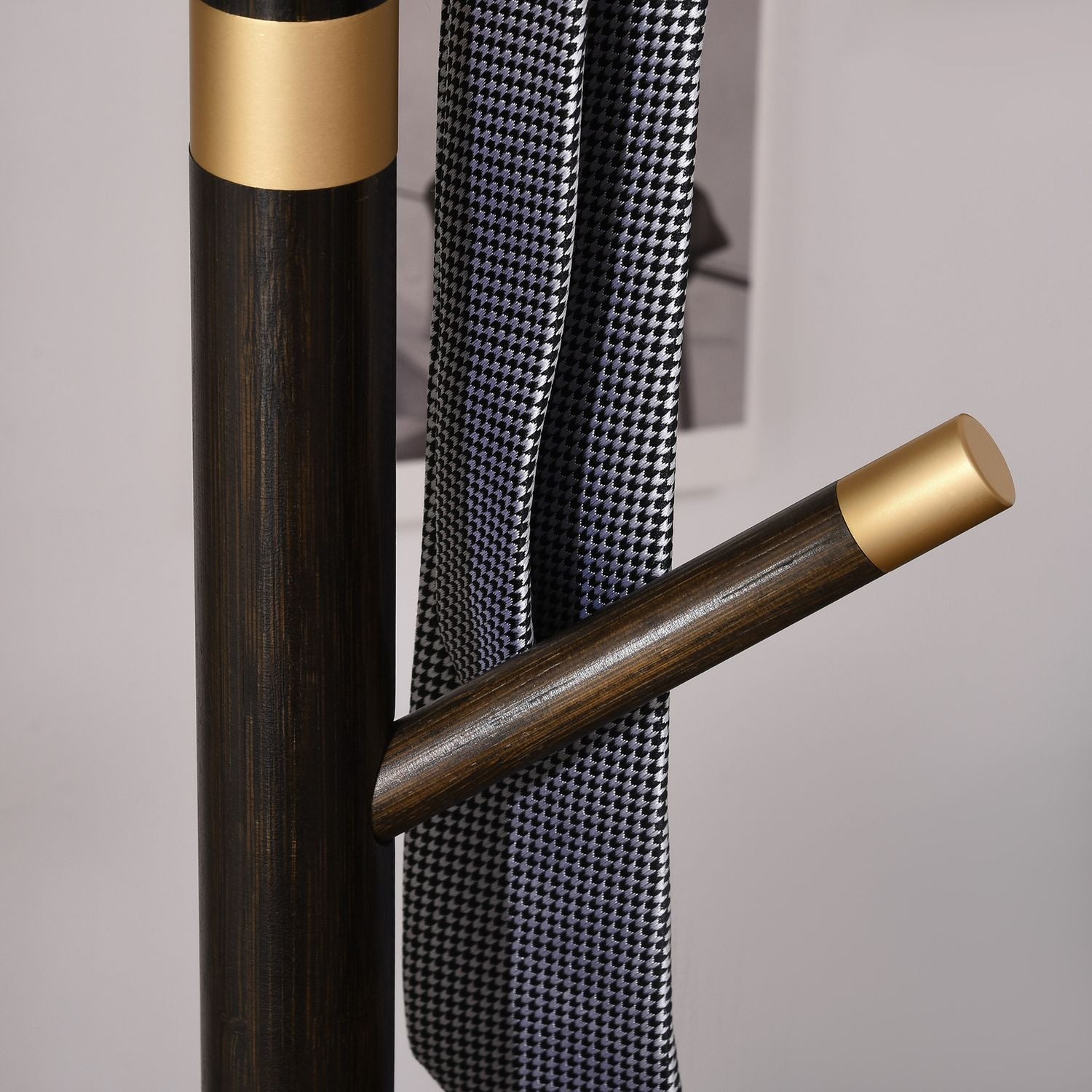 Stående metallklädhängare, 6 krokar, valnötsfinish, 180 cm