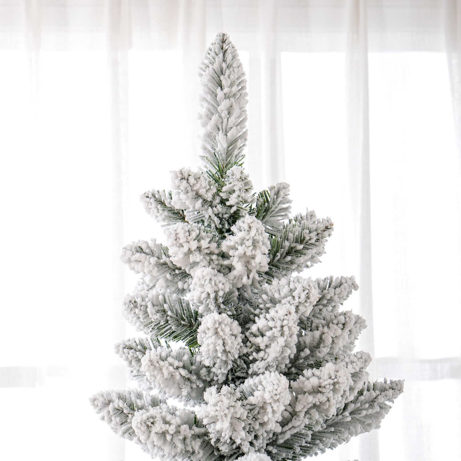 Konstgjord julgran, 210 cm, smal design, snötäckt
