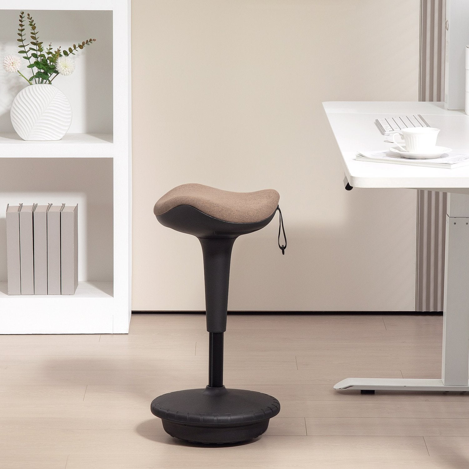 Ergonomisk vridbar kontorspall, justerbar 68,5-83,5 cm, brun