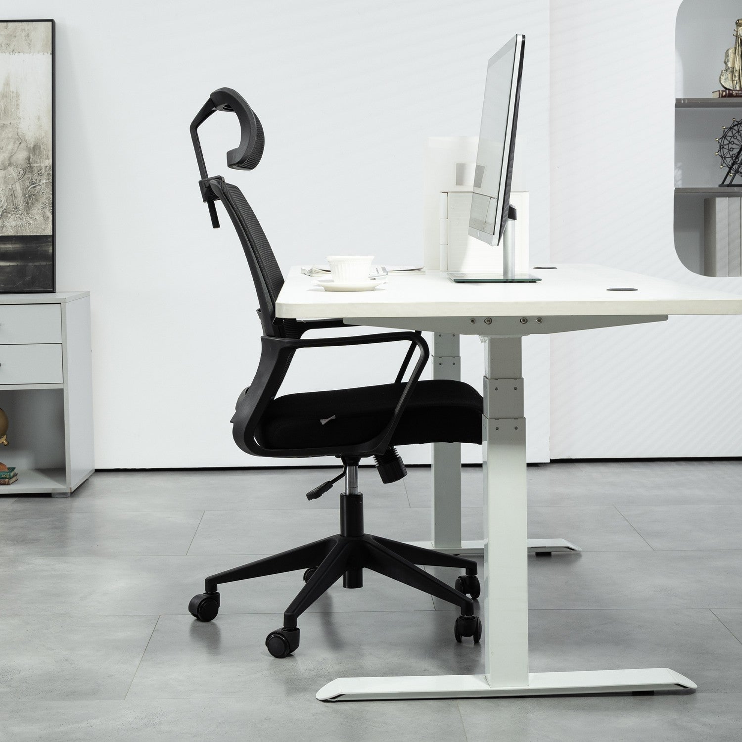 Ergonomisk kontorsstol med armstöd och justerbart nackstöd