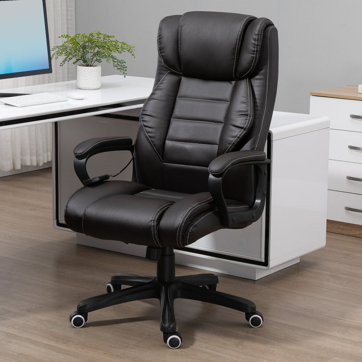 Kontorstol med massasjefunksjon, høydejusterbar direktørstol, ergonomisk snurrestol, 6 vibrasjonspunkter, brun