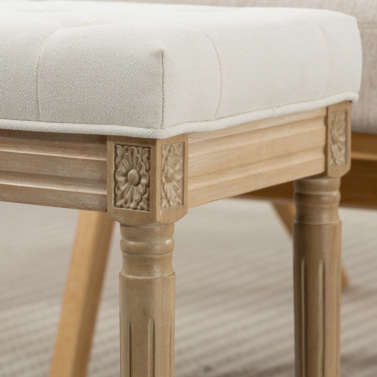 Linnefotbänk, stoppad sits, träben, 42x32x46,5 cm, beige
