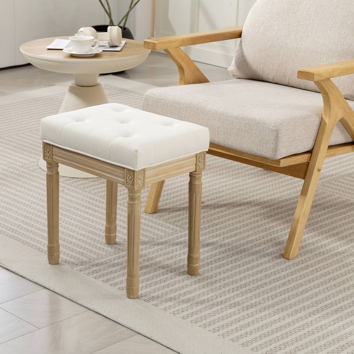 Linnefotbänk, stoppad sits, träben, 42x32x46,5 cm, beige
