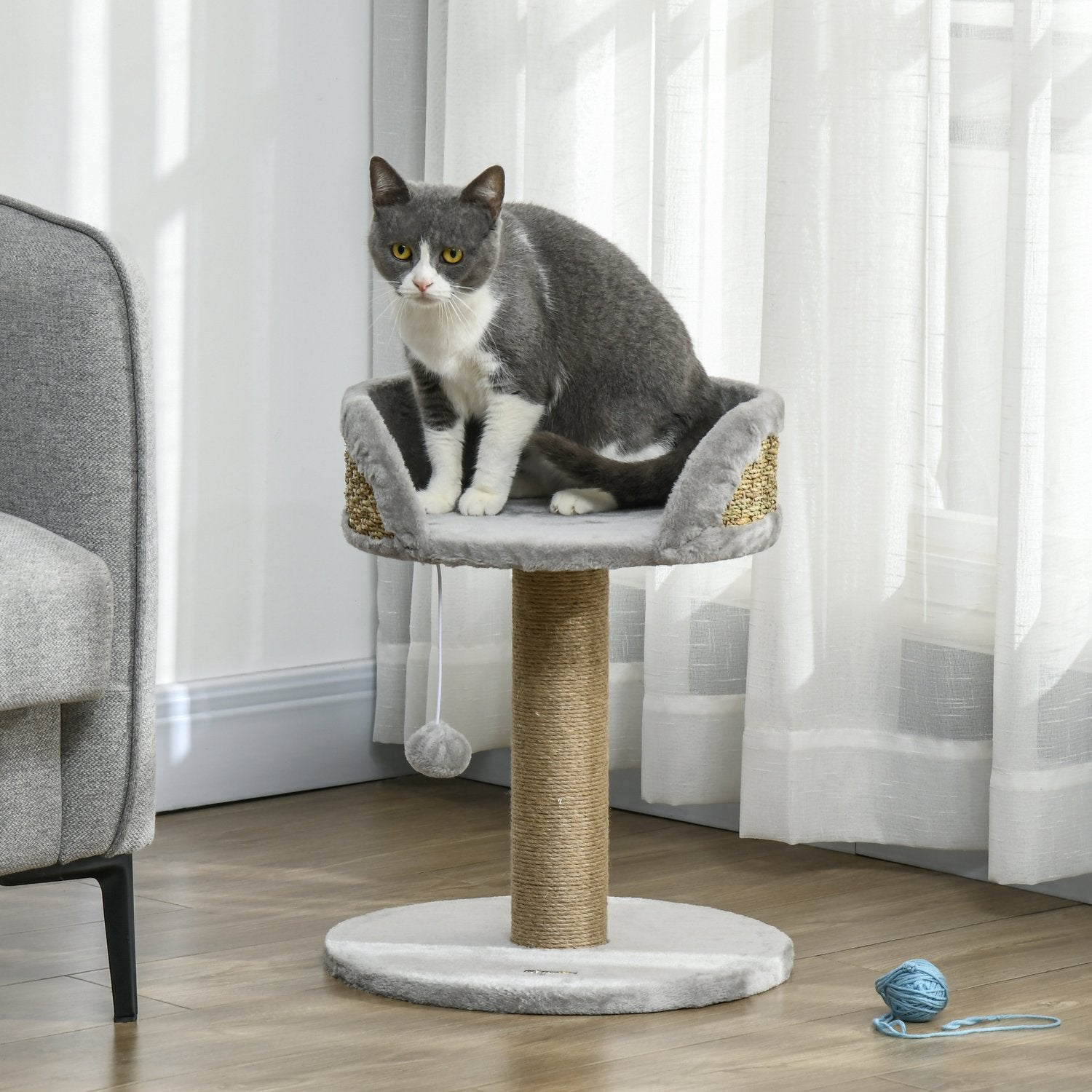 Kattskrapstolpe med lekboll och liggplats, grå