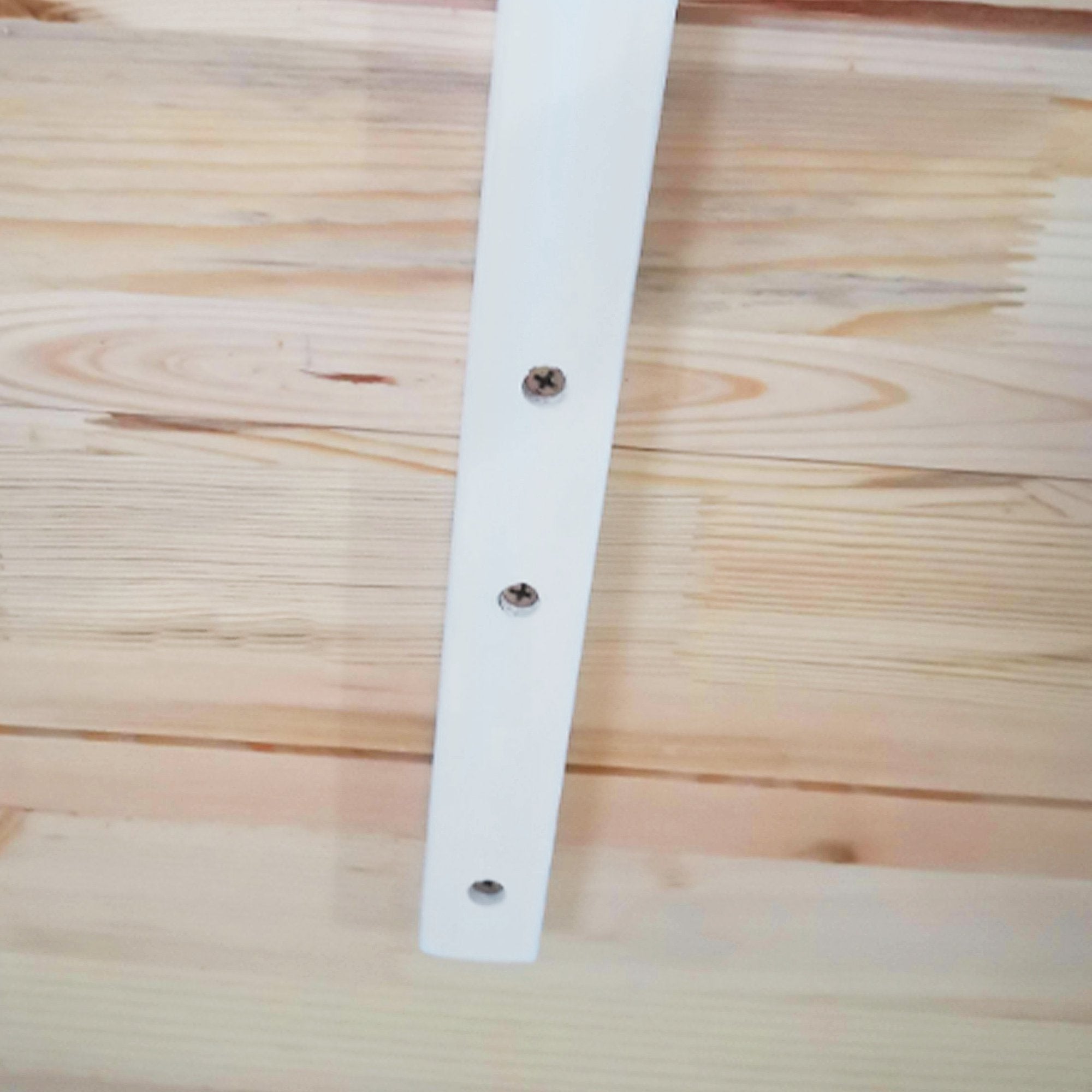 Matbord 120 x 75 cm, lantlig furu, plats för 4