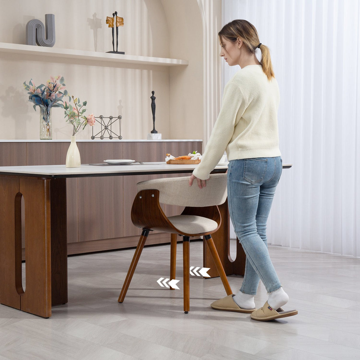 Spisestol, linstoff, buet ryggstøtte, treben, beige