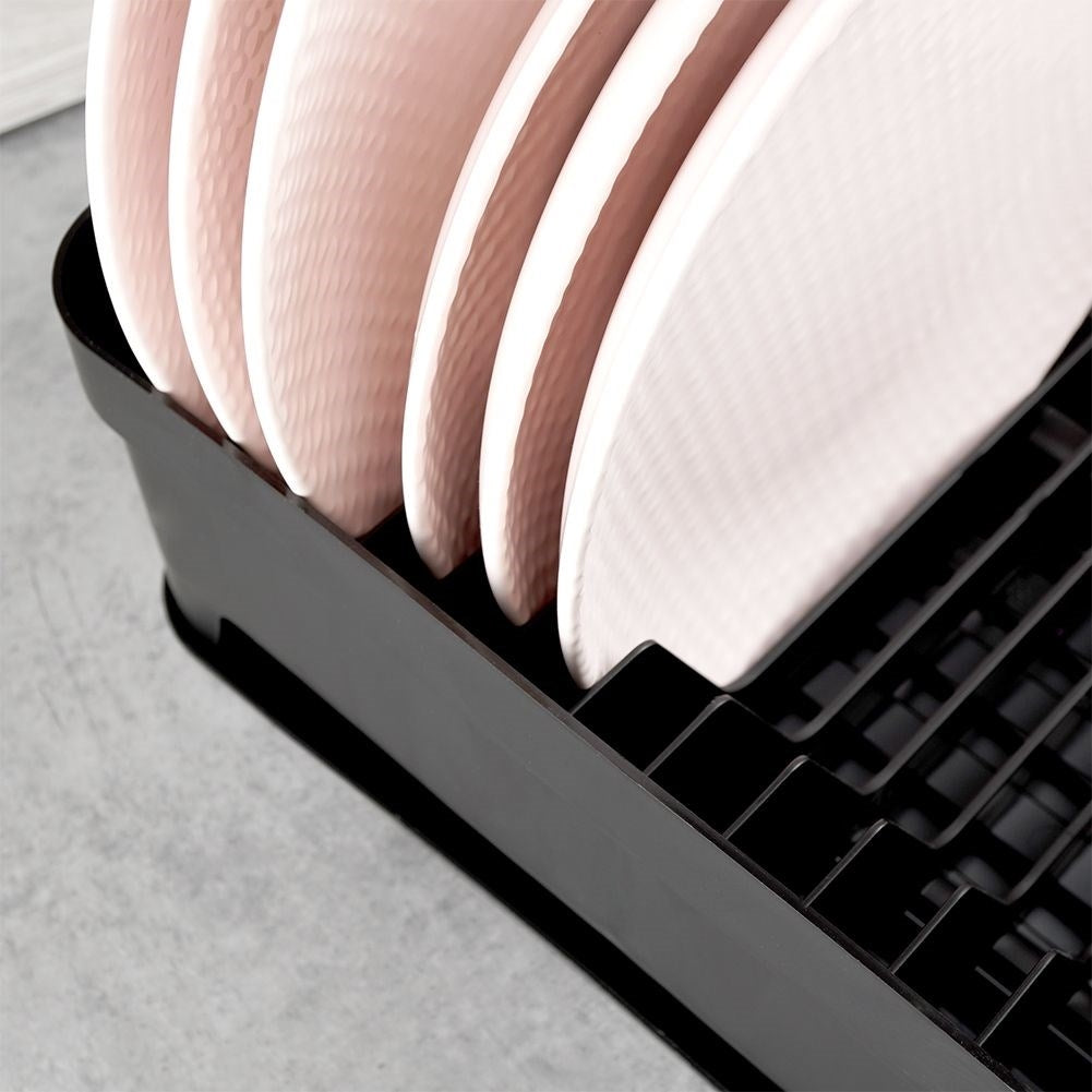 Praktiskt svart diskställ med flexibel droppbricka