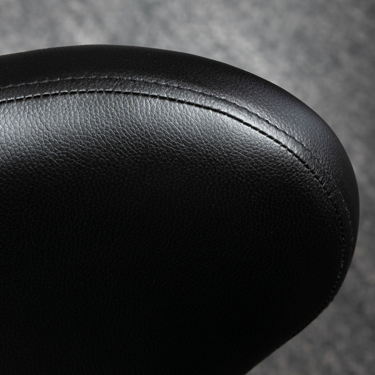 Roterende massasjekrakk – justerbart ergonomisk sete, svart kunstskinn