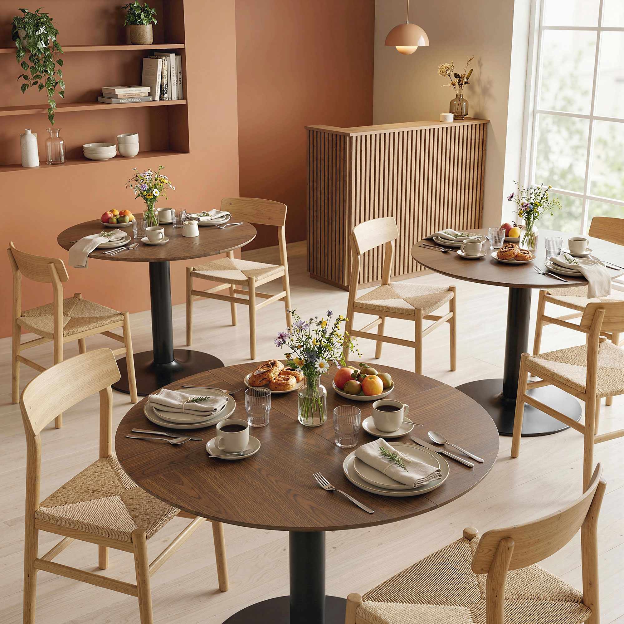 Runt matbord, 110 cm, MDF och stål, plats för 6