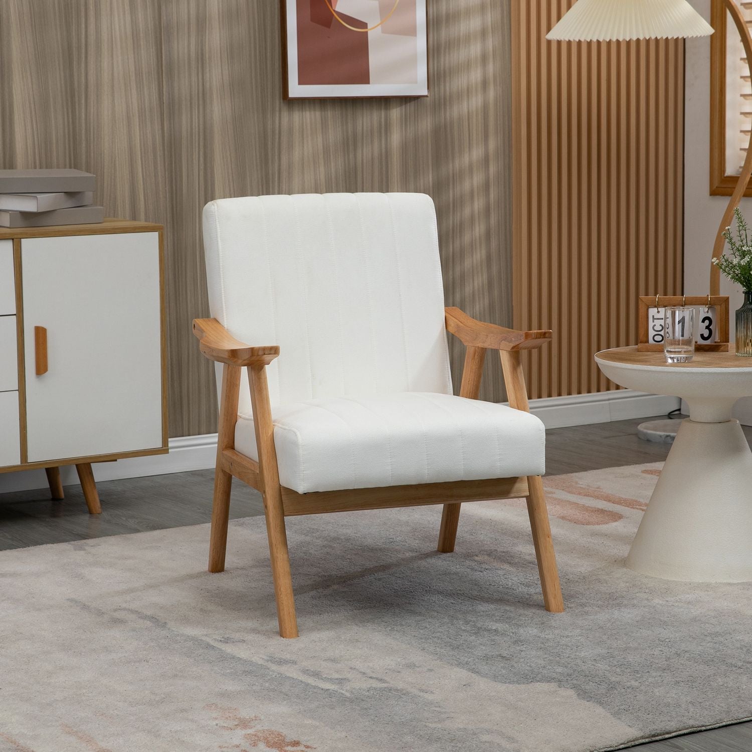 Scandi klädd loungestol i sammetslook med armstöd