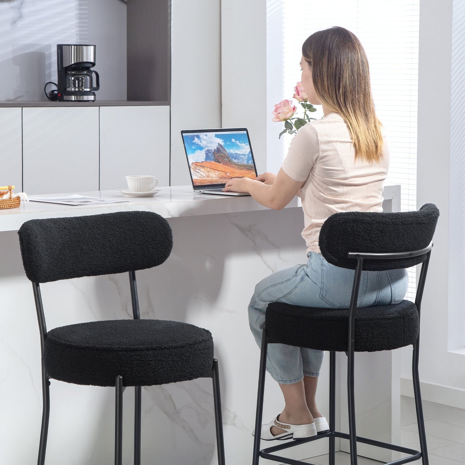 Set med 2 barstolar, stoppad sits, fleece, svart