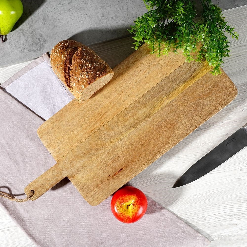 Skärbräda i mangoträ med handtag och upphängningssnöre