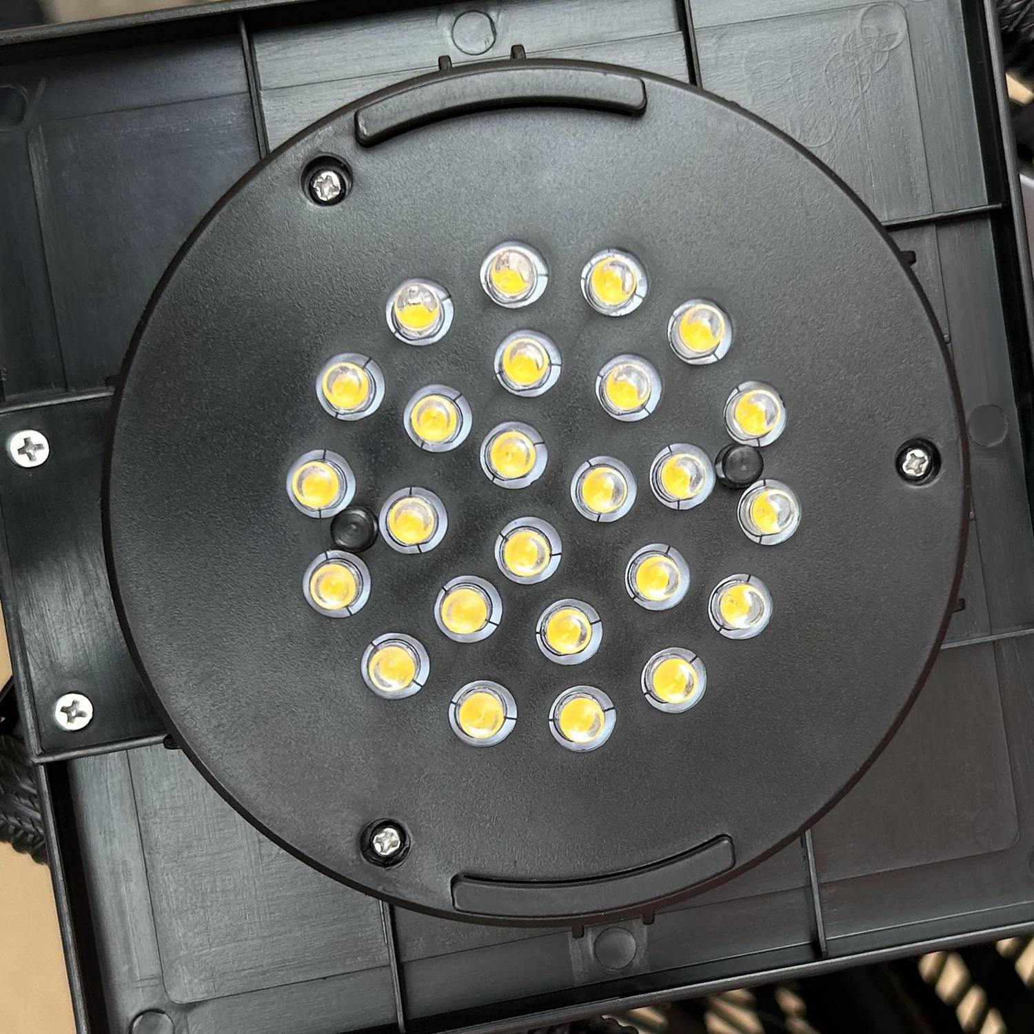 Solar LED trädgårdslampa med rotting & ljussensor, grå