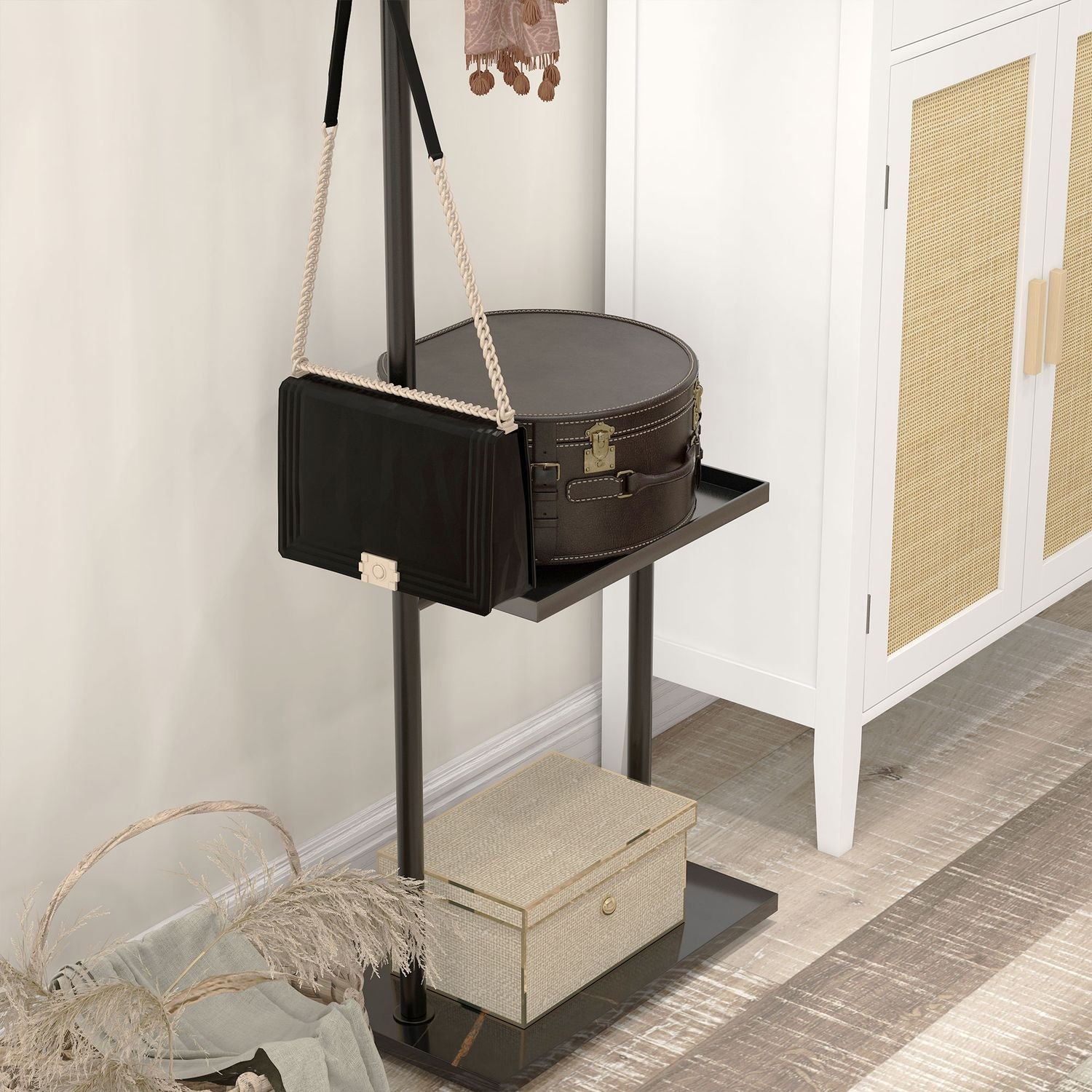 Svart rock & hatthylla med krokar och bricka – 148 cm