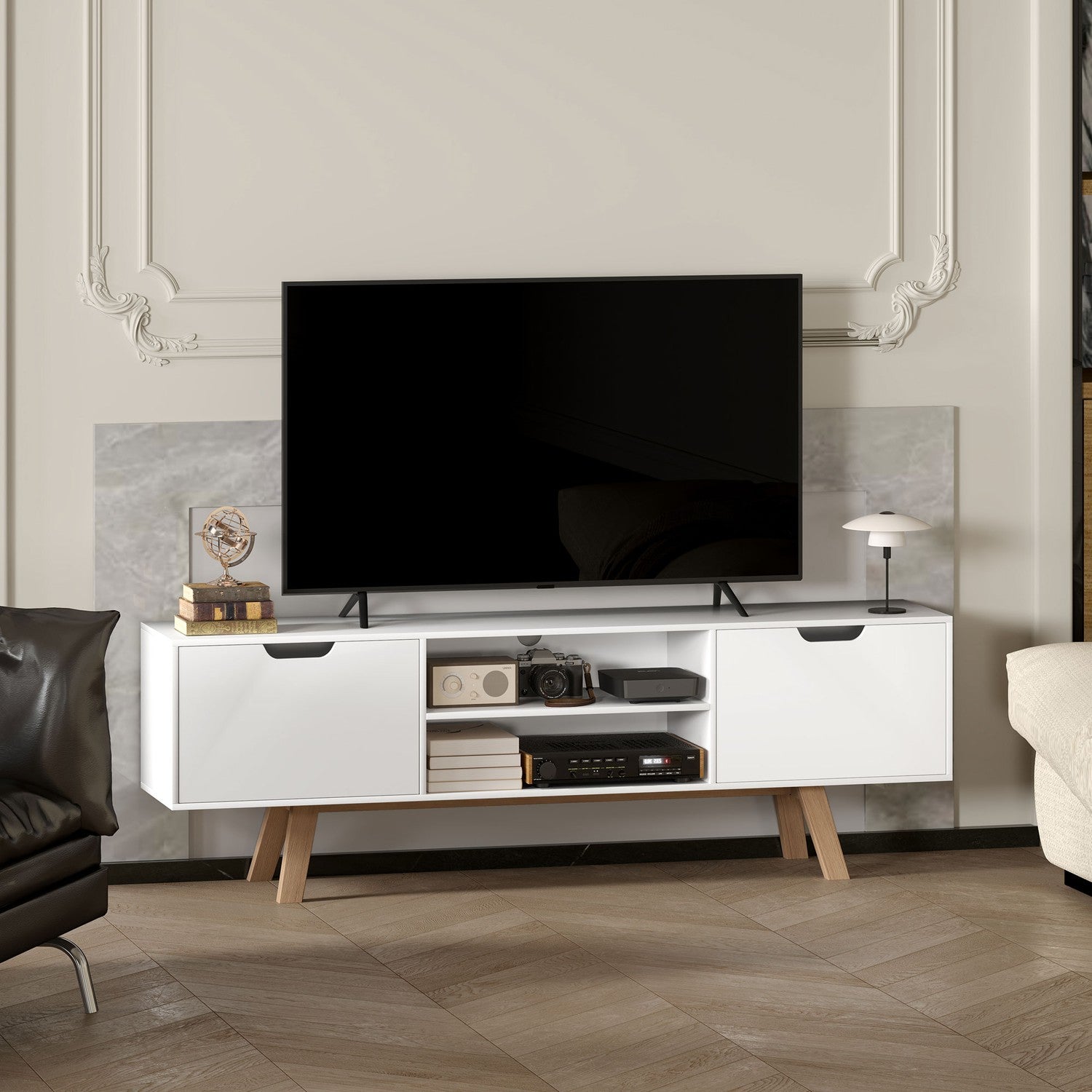 Vit TV-bänk, passar TV-apparater upp till 65"", 2 skåp och hyllor