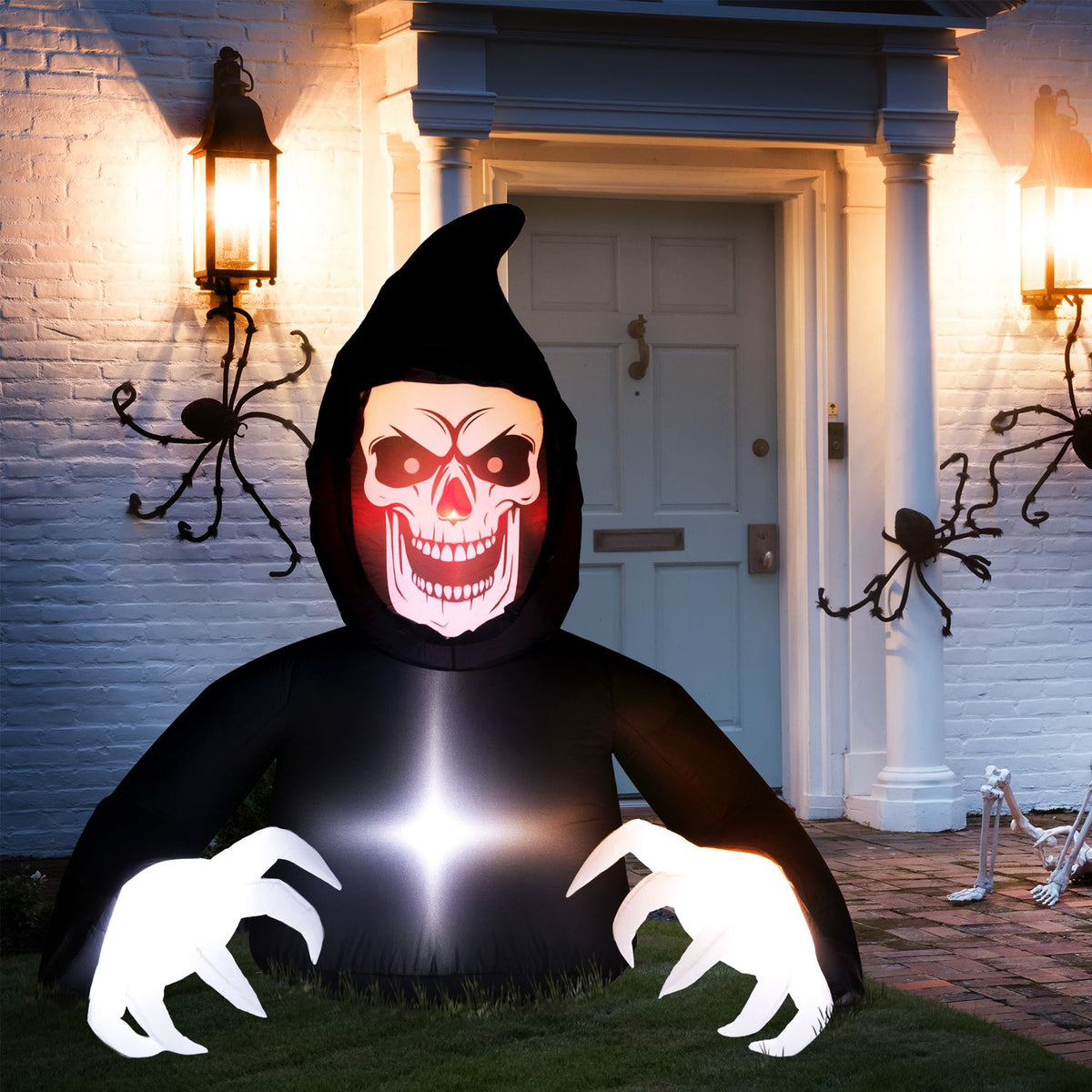 Oppblåsbar Halloween-skremmeskikkelse med LED-lys og vifte