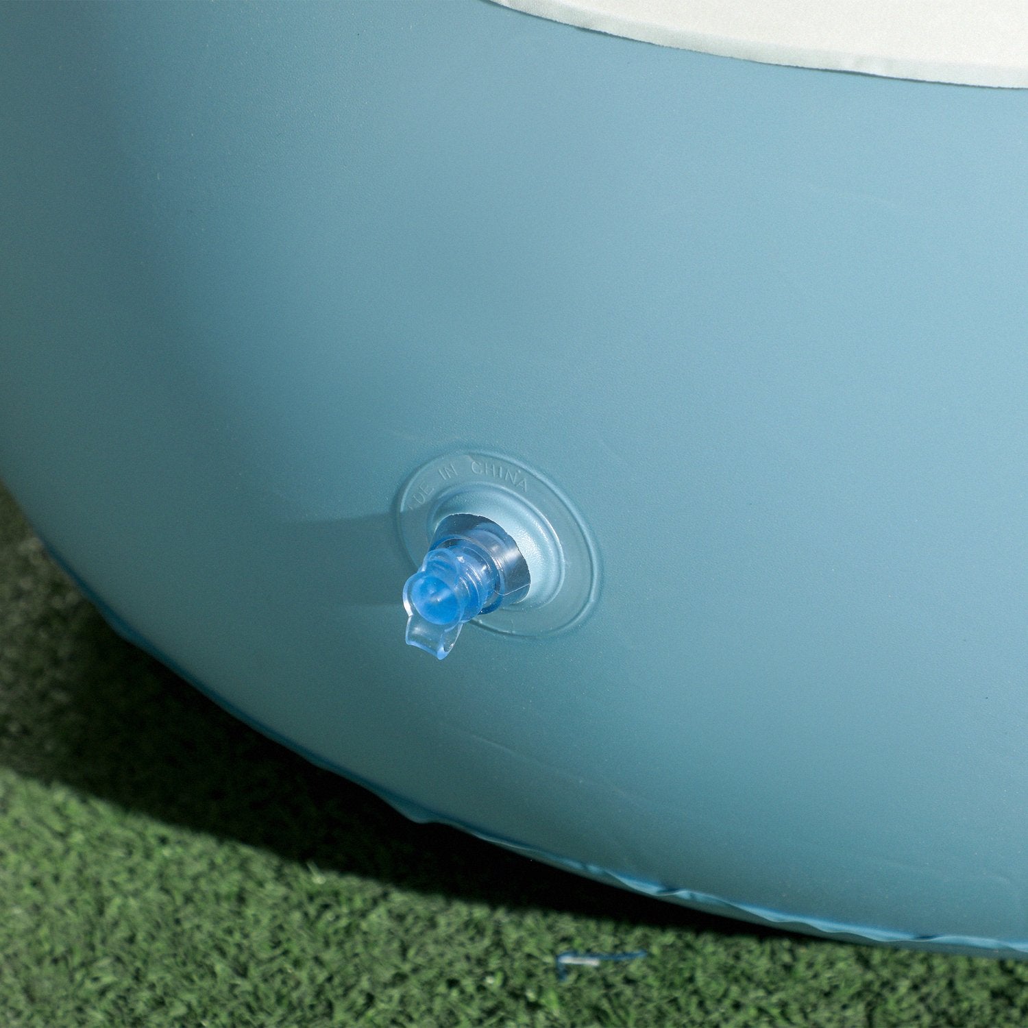 Uppblåsbar soffa med fotpall och mugghållare, vit 125x100x87 cm