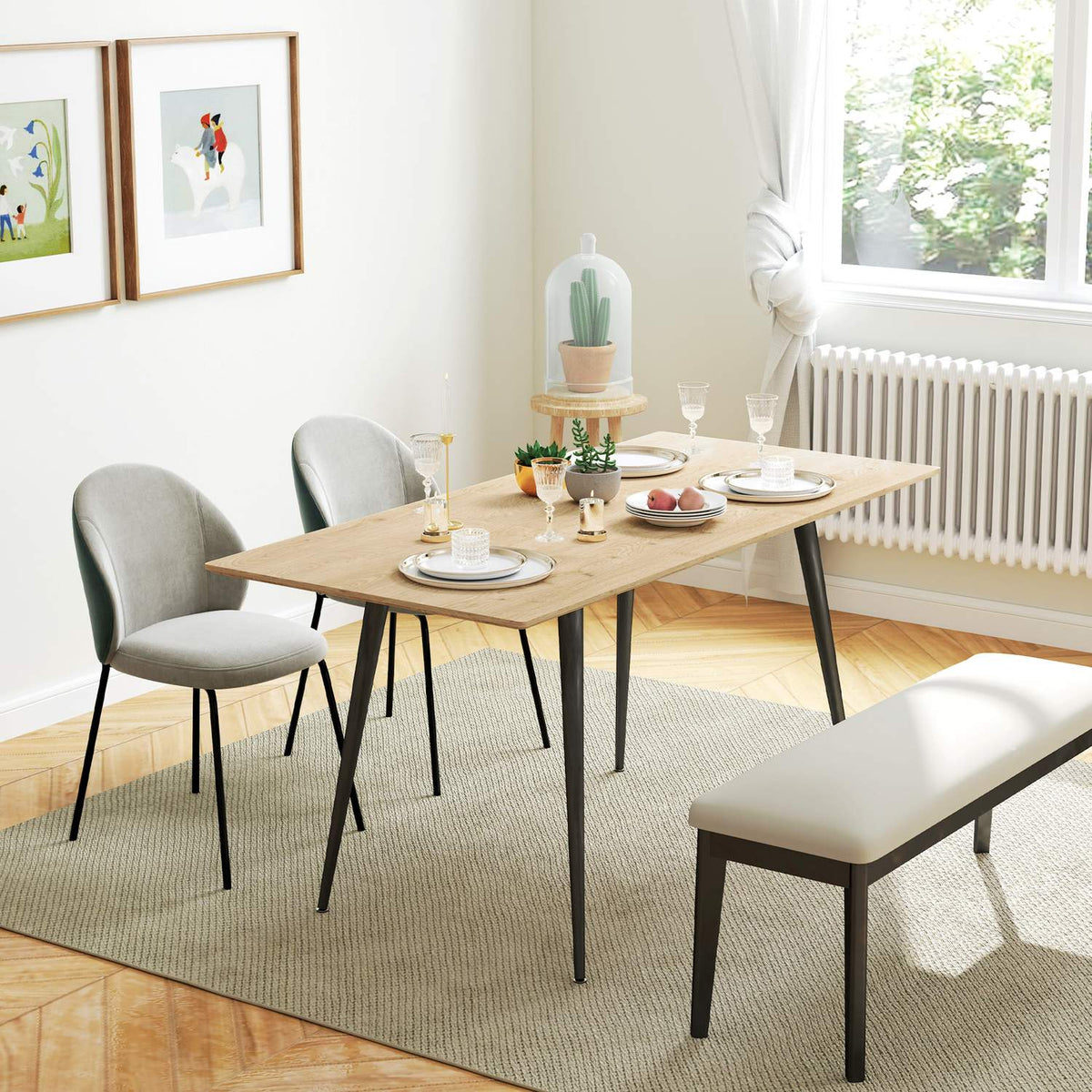 Uttrekkbart spisebord, seter 6-8, stålben, naturlig finish