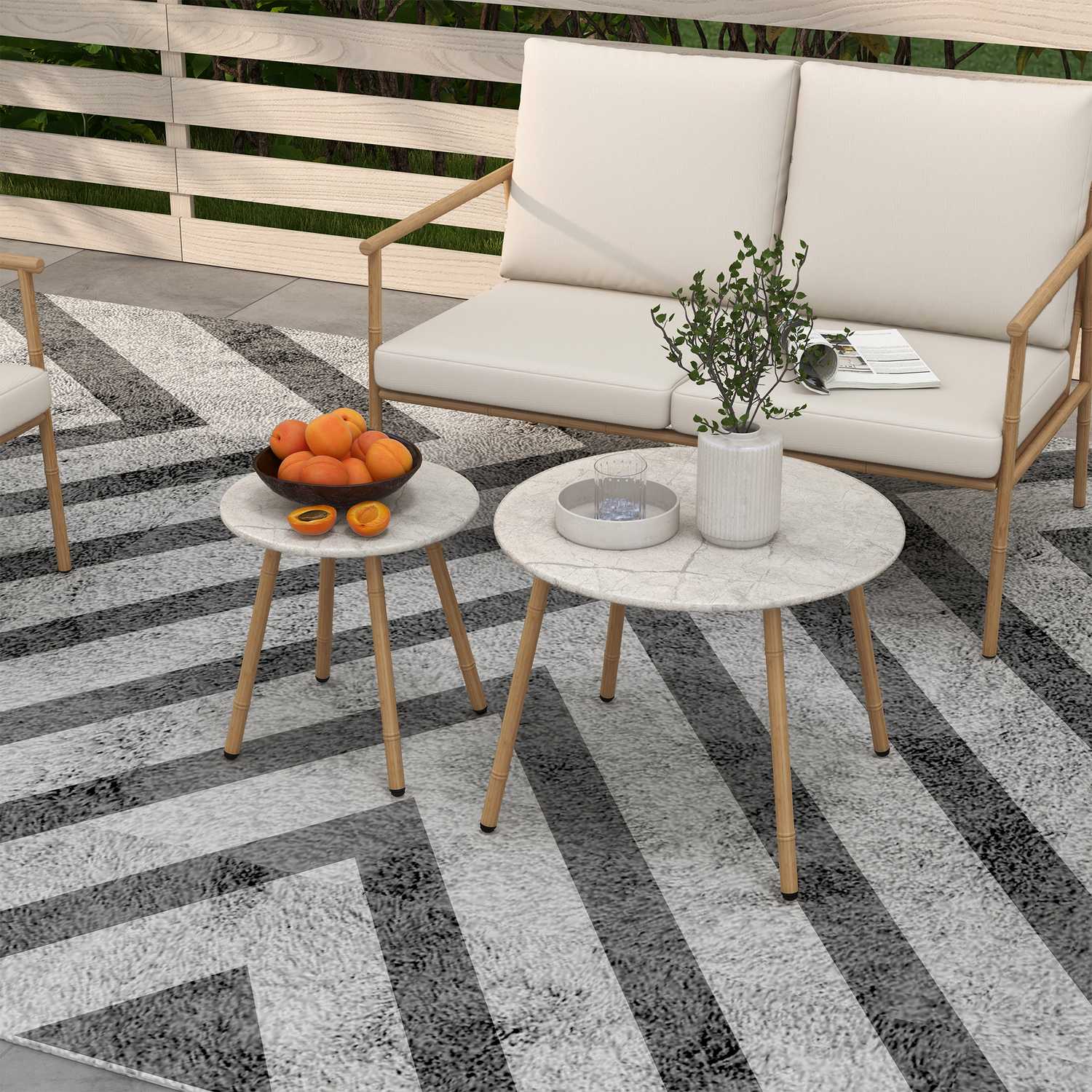 Utemöbler set – 2 stolar, soffa och bord, krämkuddar