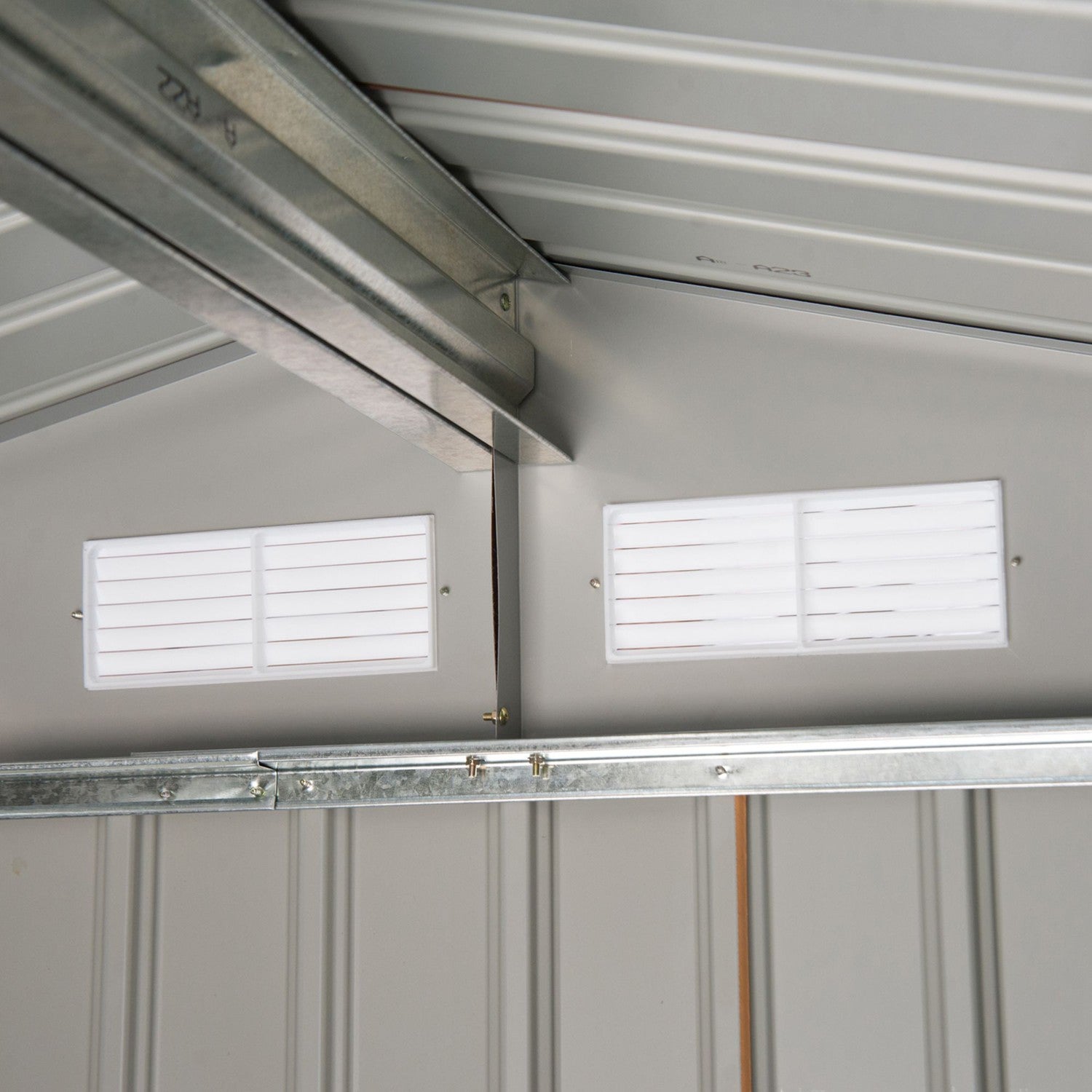 Verktygsskjul i stål med skjutdörrar och golv, 213x130x185 cm