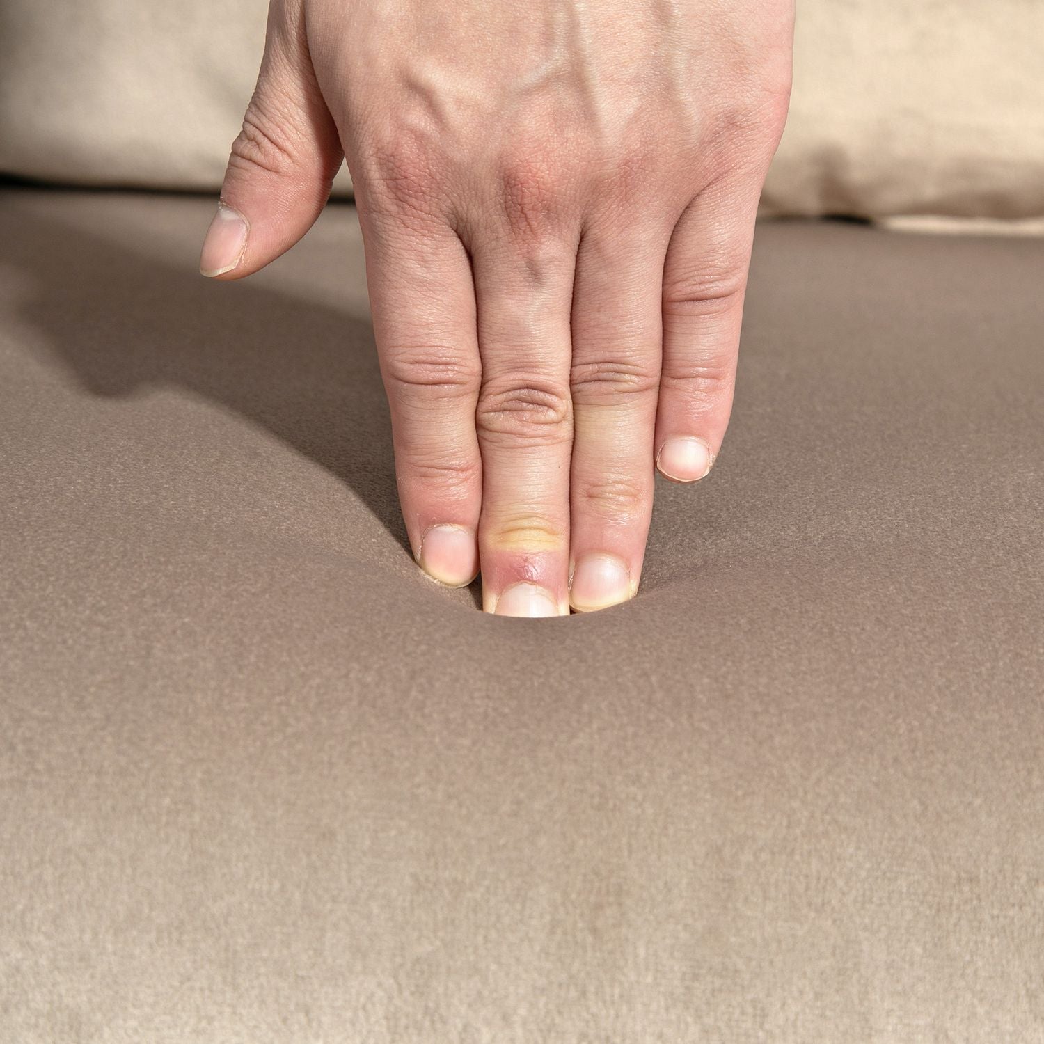 2-sits sammetsbäddsoffa, justerbart ryggstöd, ljusbrun