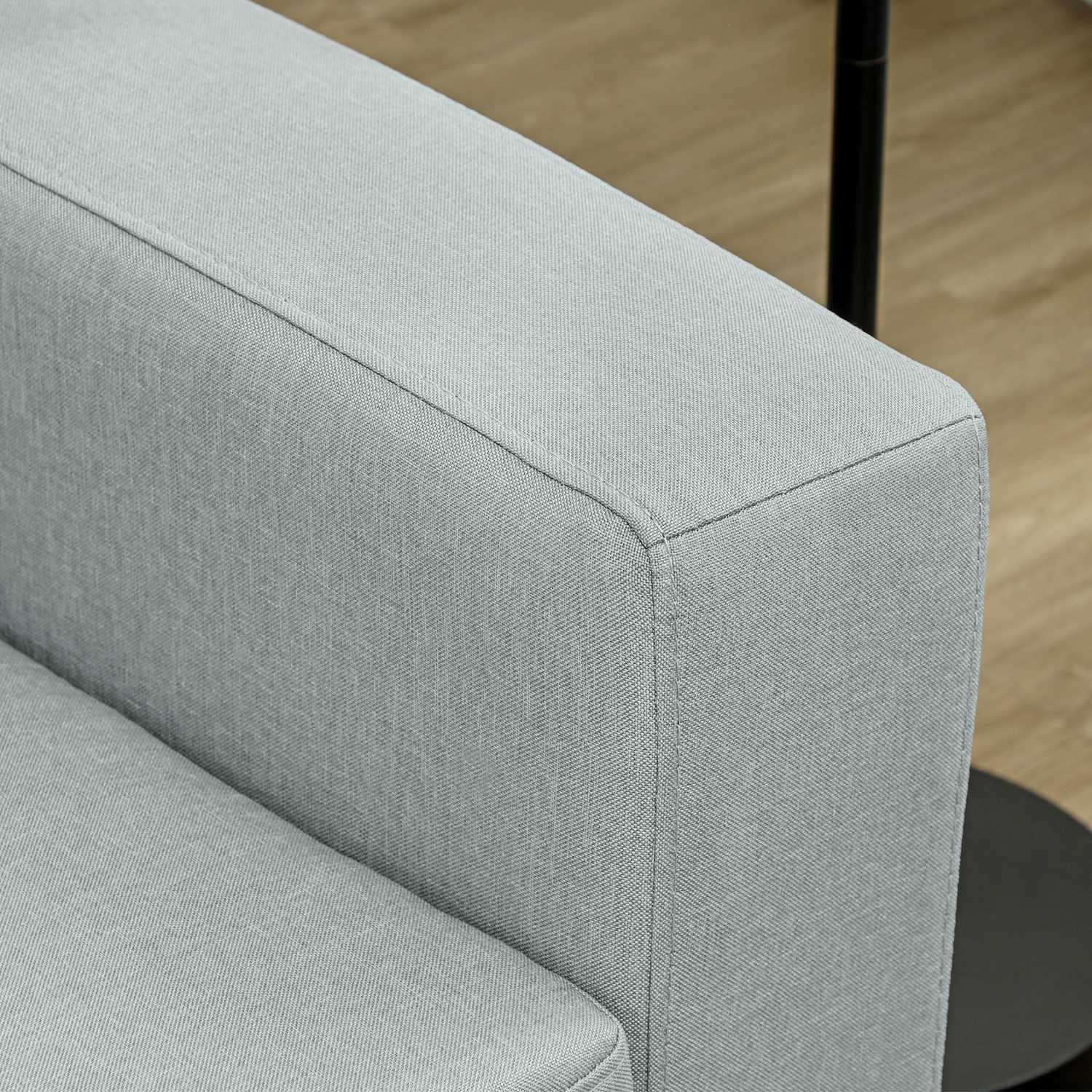2-sits soffa, soffa med massiv träram, metallben, enkel design, ljusgrå