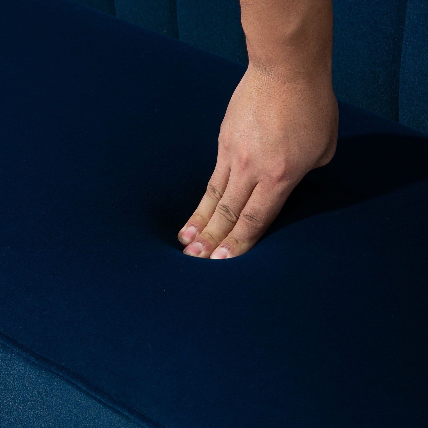 Himmelsblå Loveseat-soffa med träben – linnelook