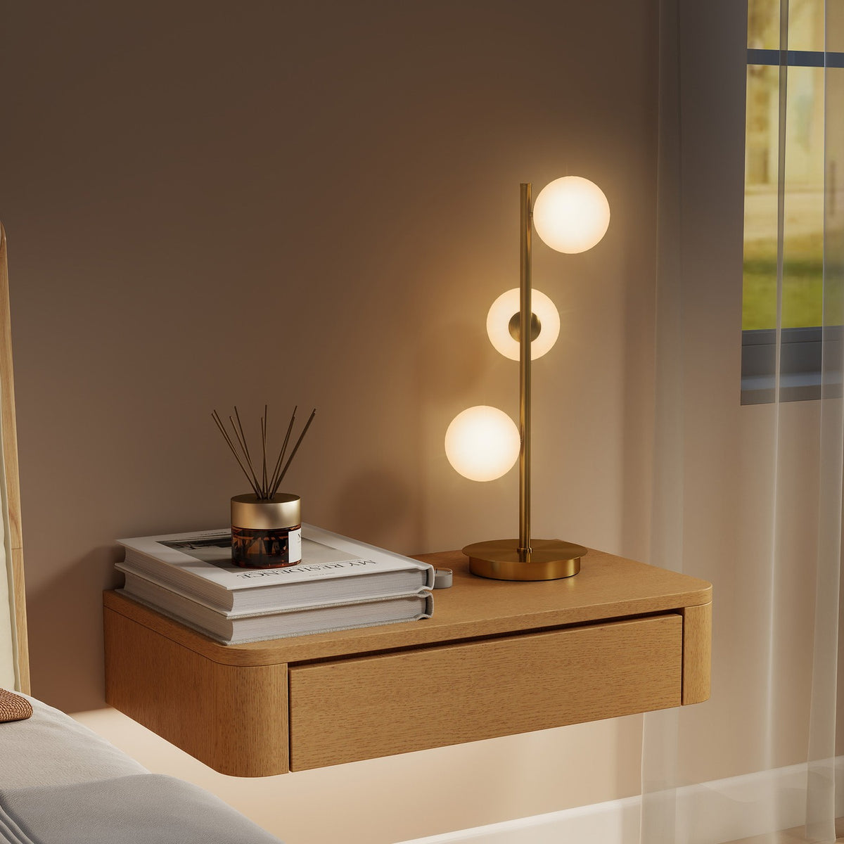 Bordlampe med 3 kuler, messingfinish, G9-sokkel, 53 cm