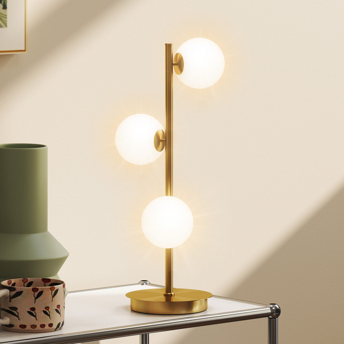 Bordlampe med 3 kuler, messingfinish, G9-sokkel, 53 cm