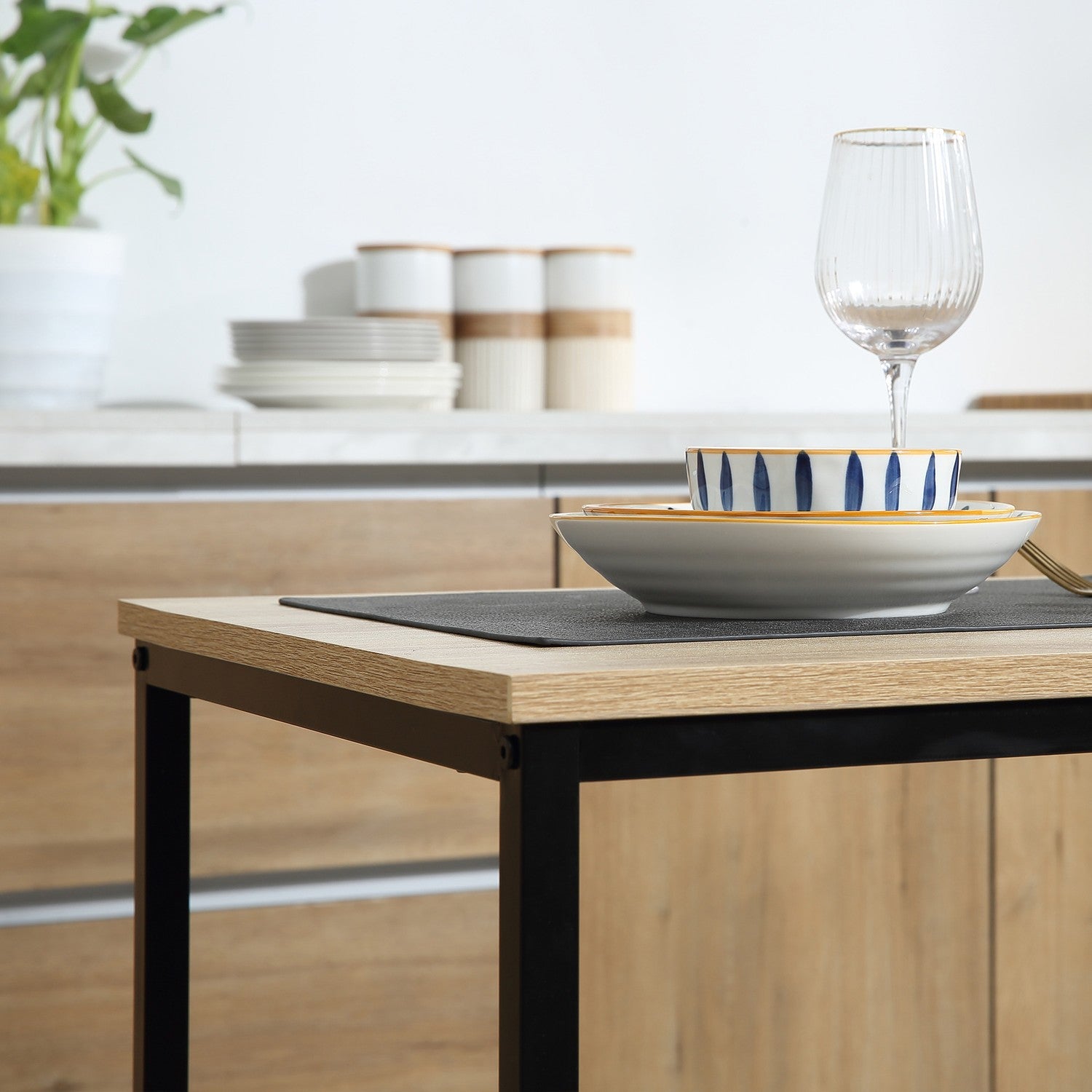 Ek Matbordsset – 2 stolar, liten utrymmeslösning