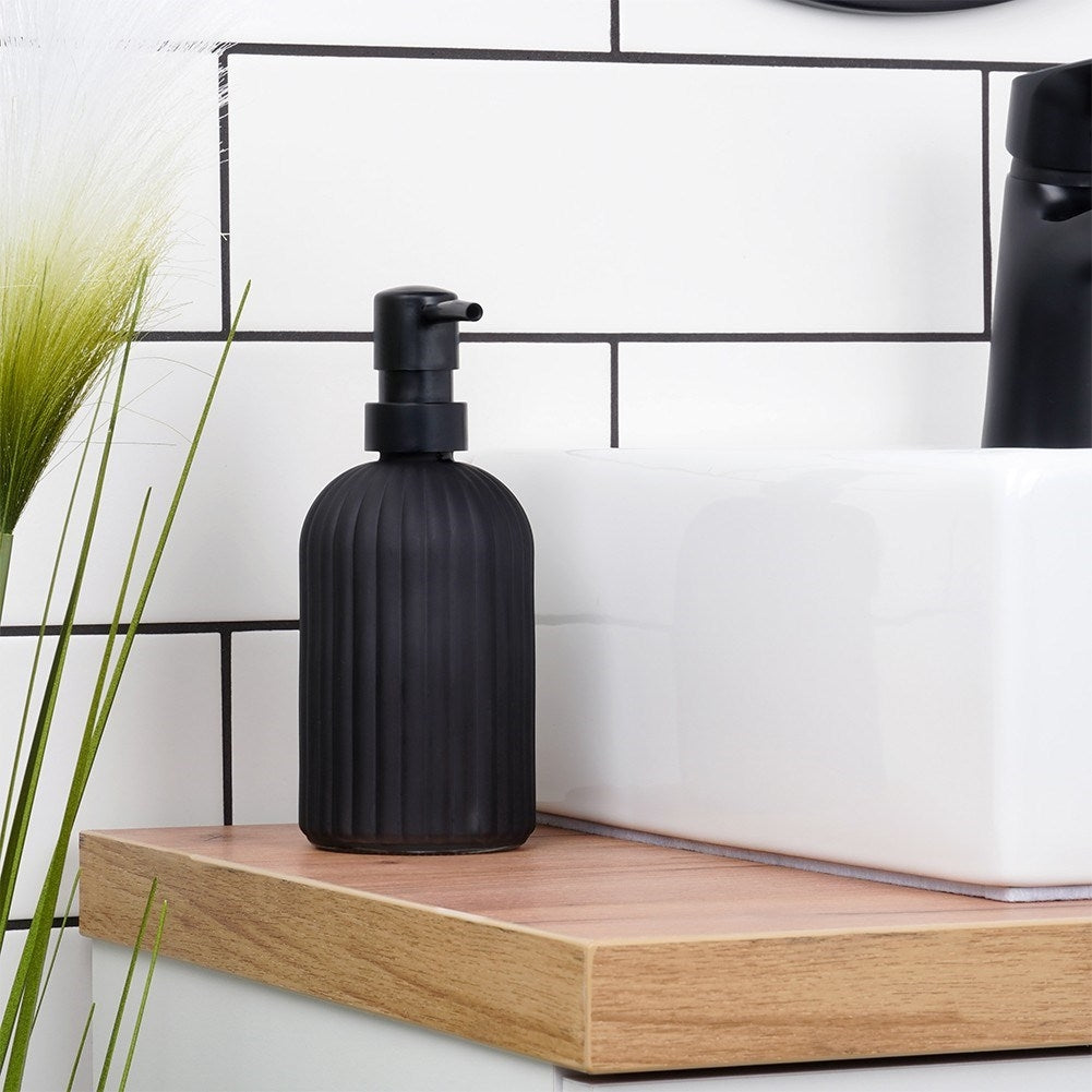 Elegant svart tvålpump i glas för kök & badrum