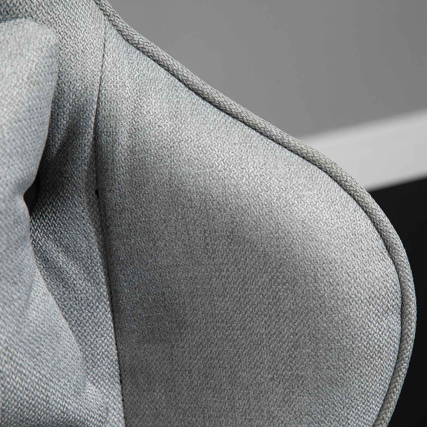 Ergonomisk grå kontorsstol med huvud- och ländkuddar