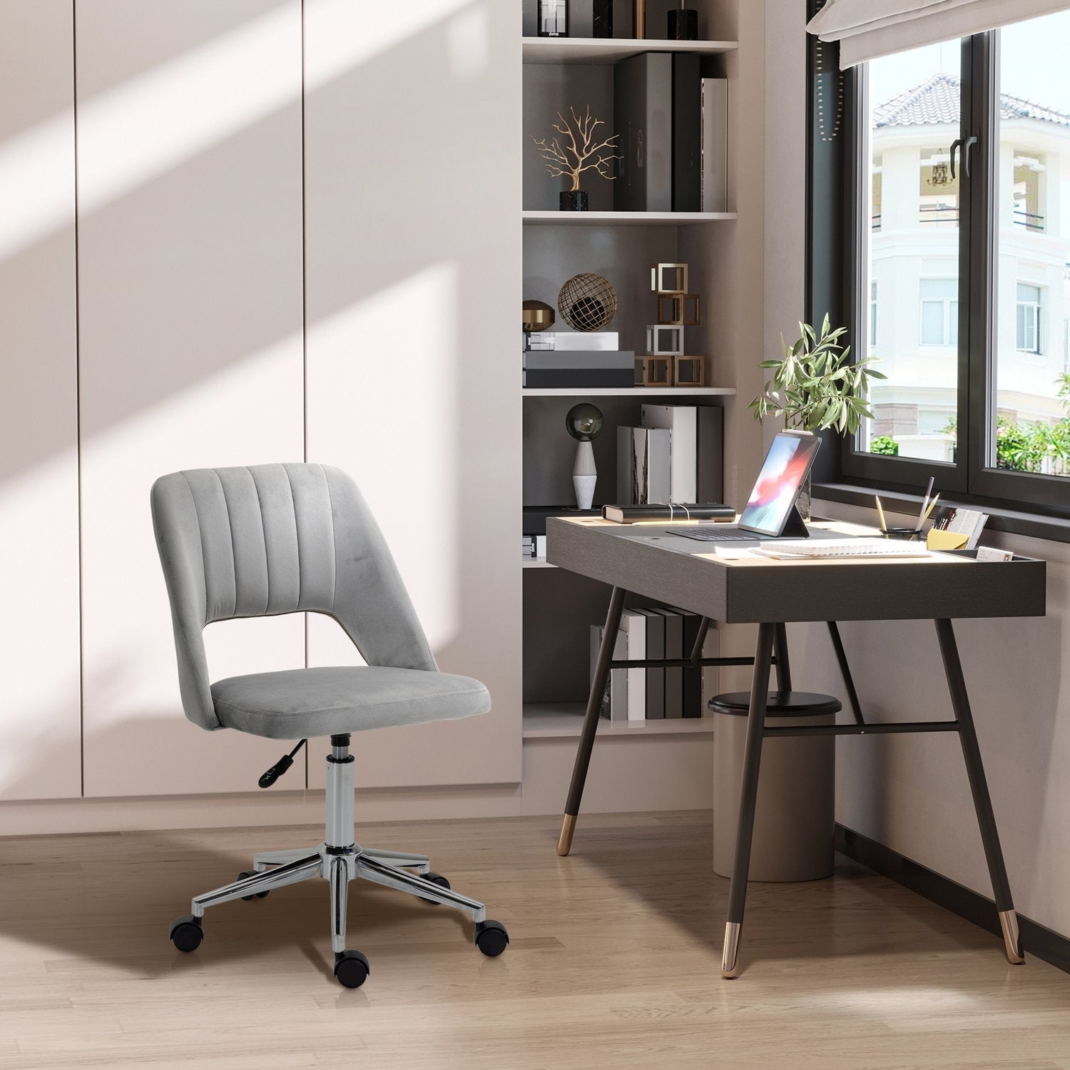 Ergonomisk kontorsstol i grå sammet med justerbar höjd