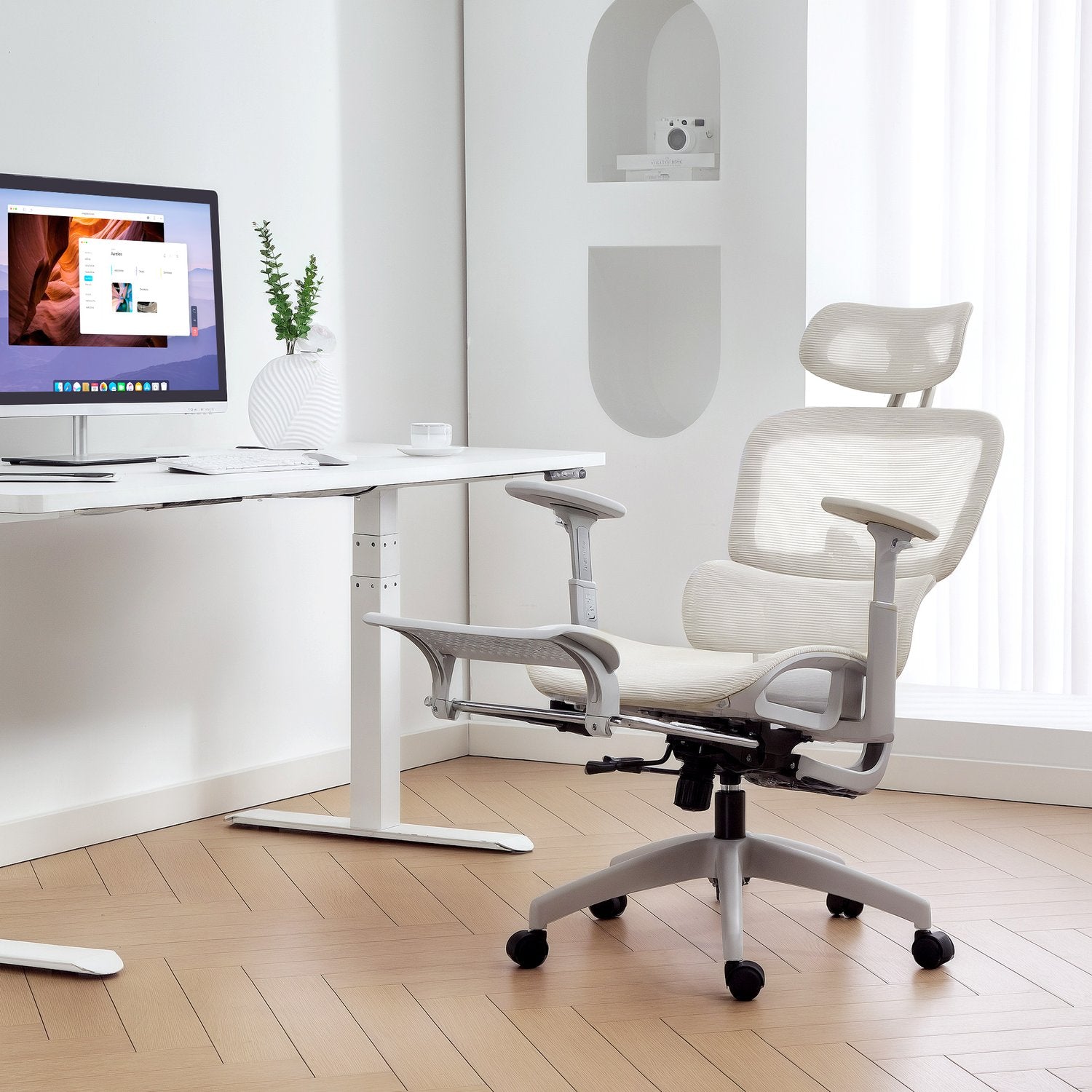 Ergonomisk kontorsstol, justerbart nät, armstöd, beige
