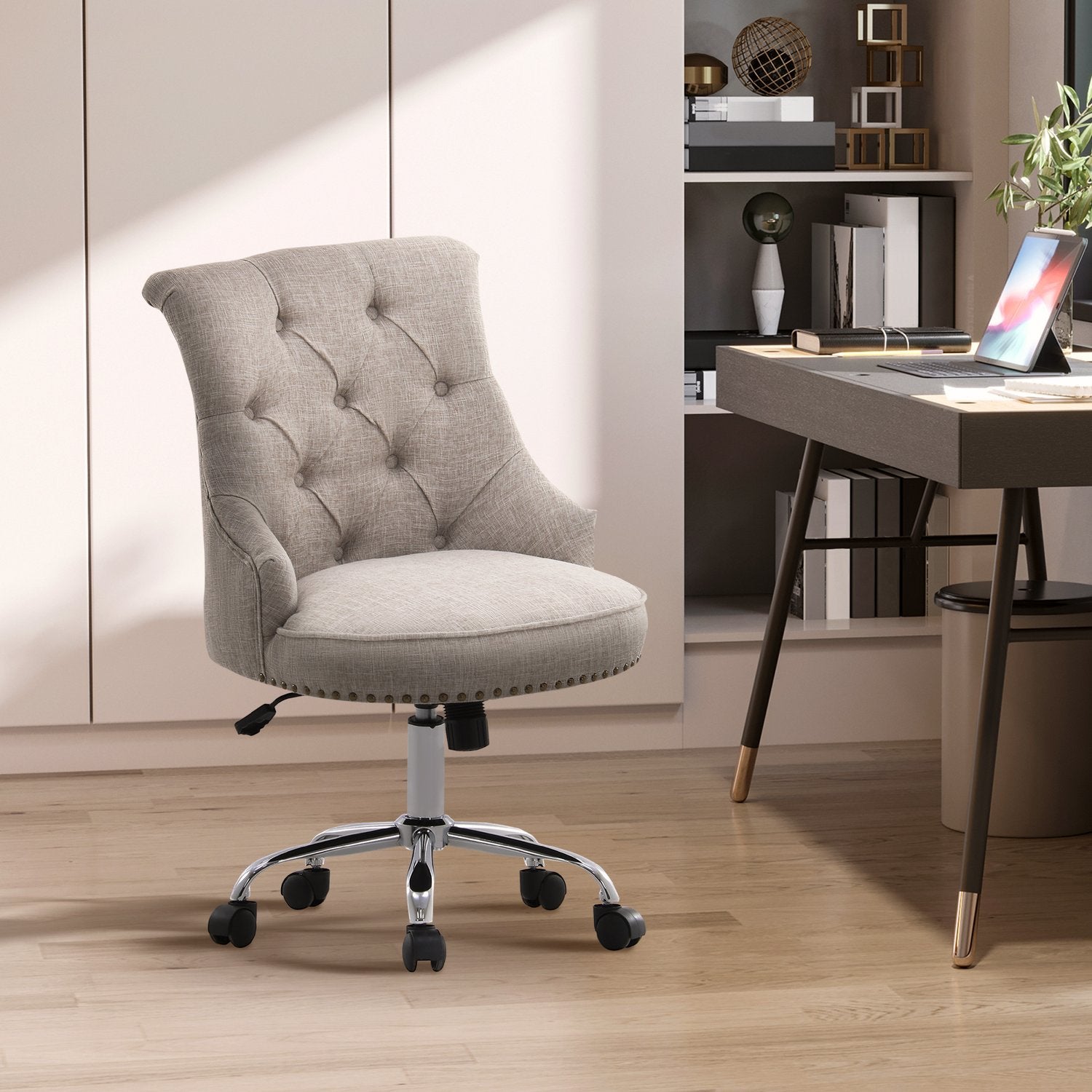 Executive Swivel Chair i ljusgrå linne, justerbar i höjdled