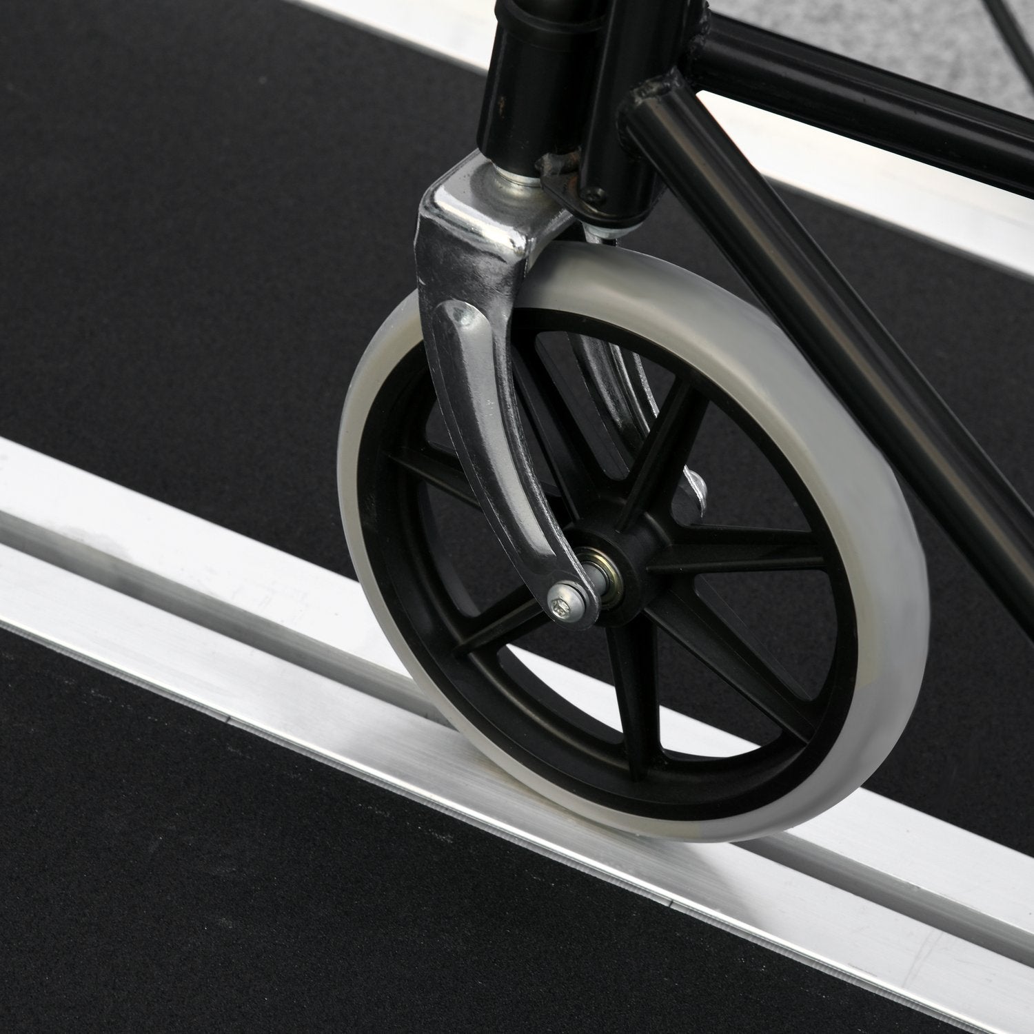 Fällbar rullstolsramp, kapacitet 270 kg, 93x73 cm